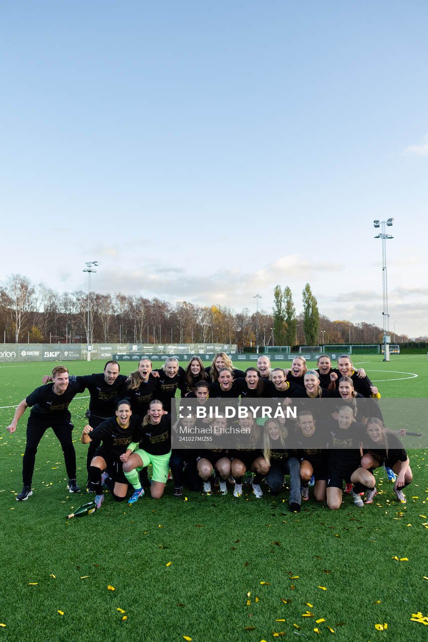 Häckens spelare jublar