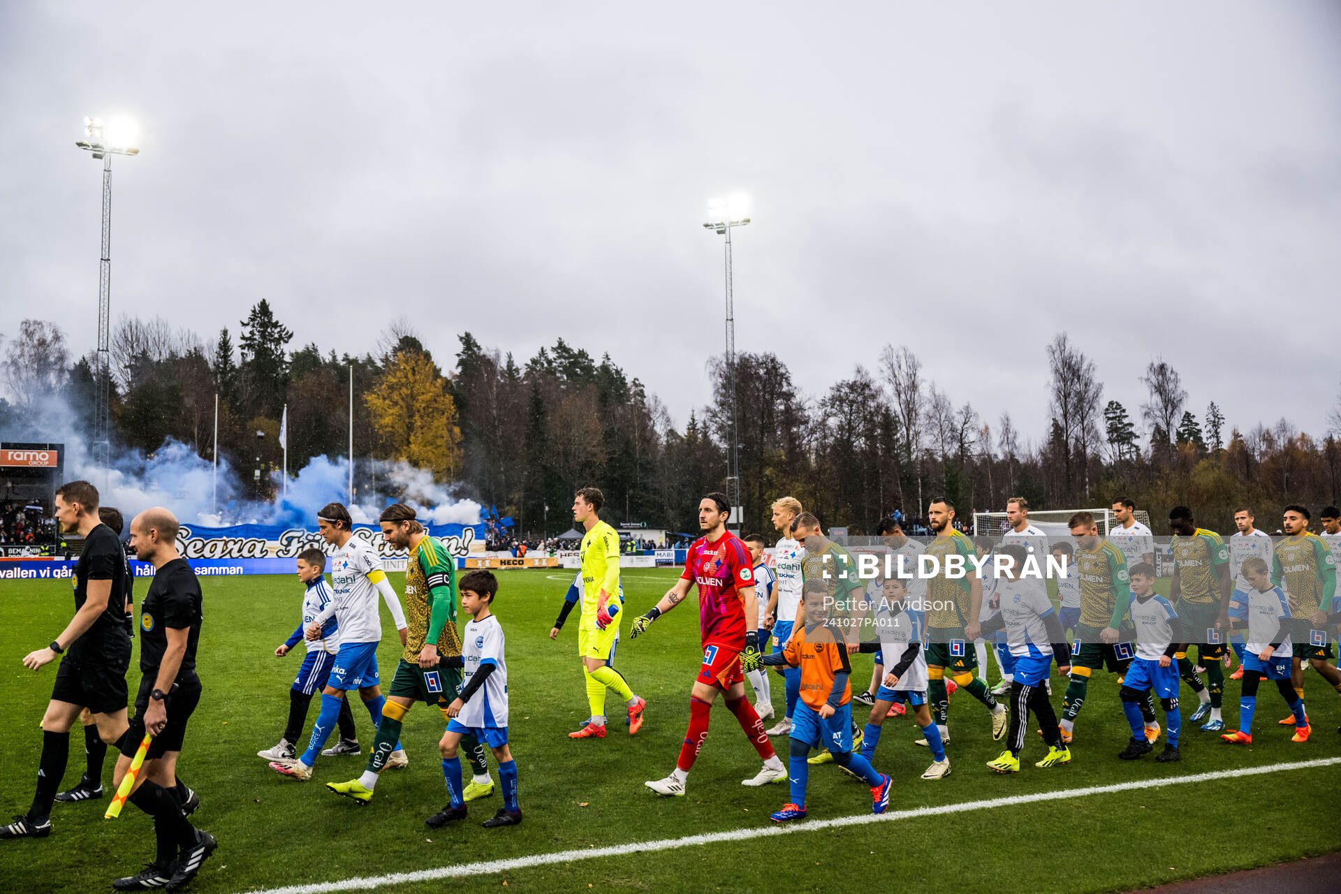 Spelarna gör entré