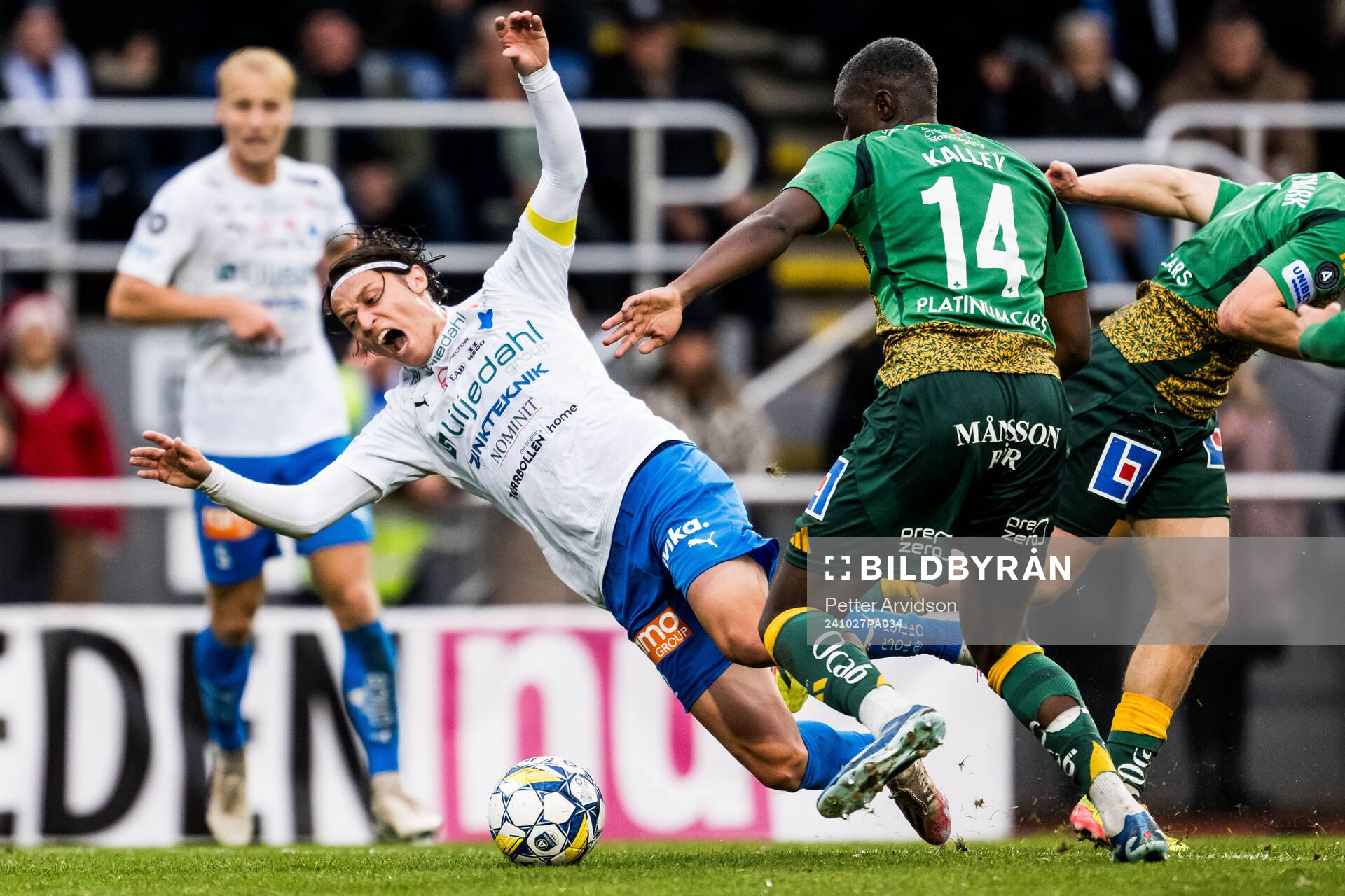 Värnamos Simon Thern och IFK Norrköpings Yahya Kalley