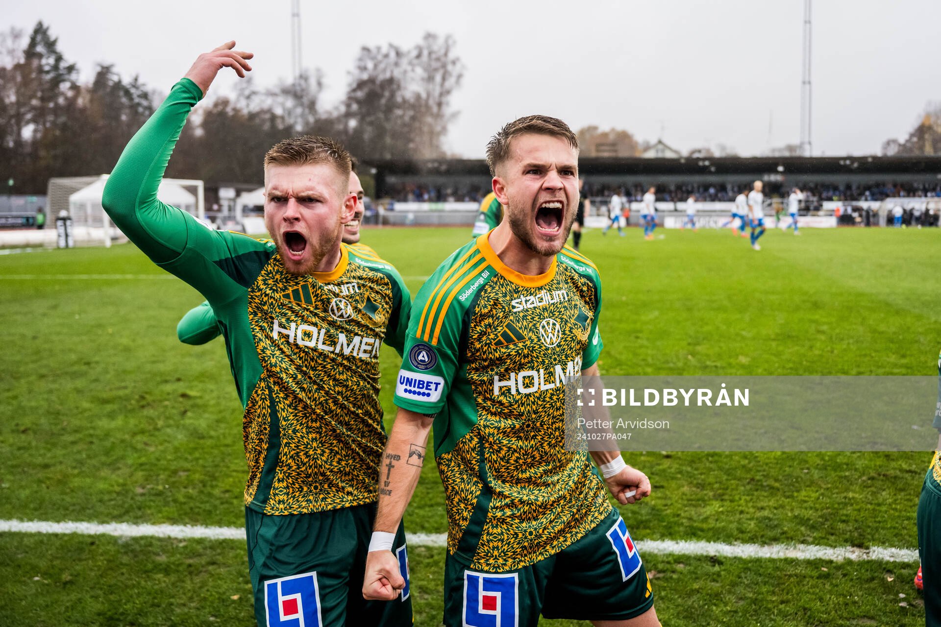 IFK Norrköpings Dino Salihovic och Amadeus Sögaard jublar