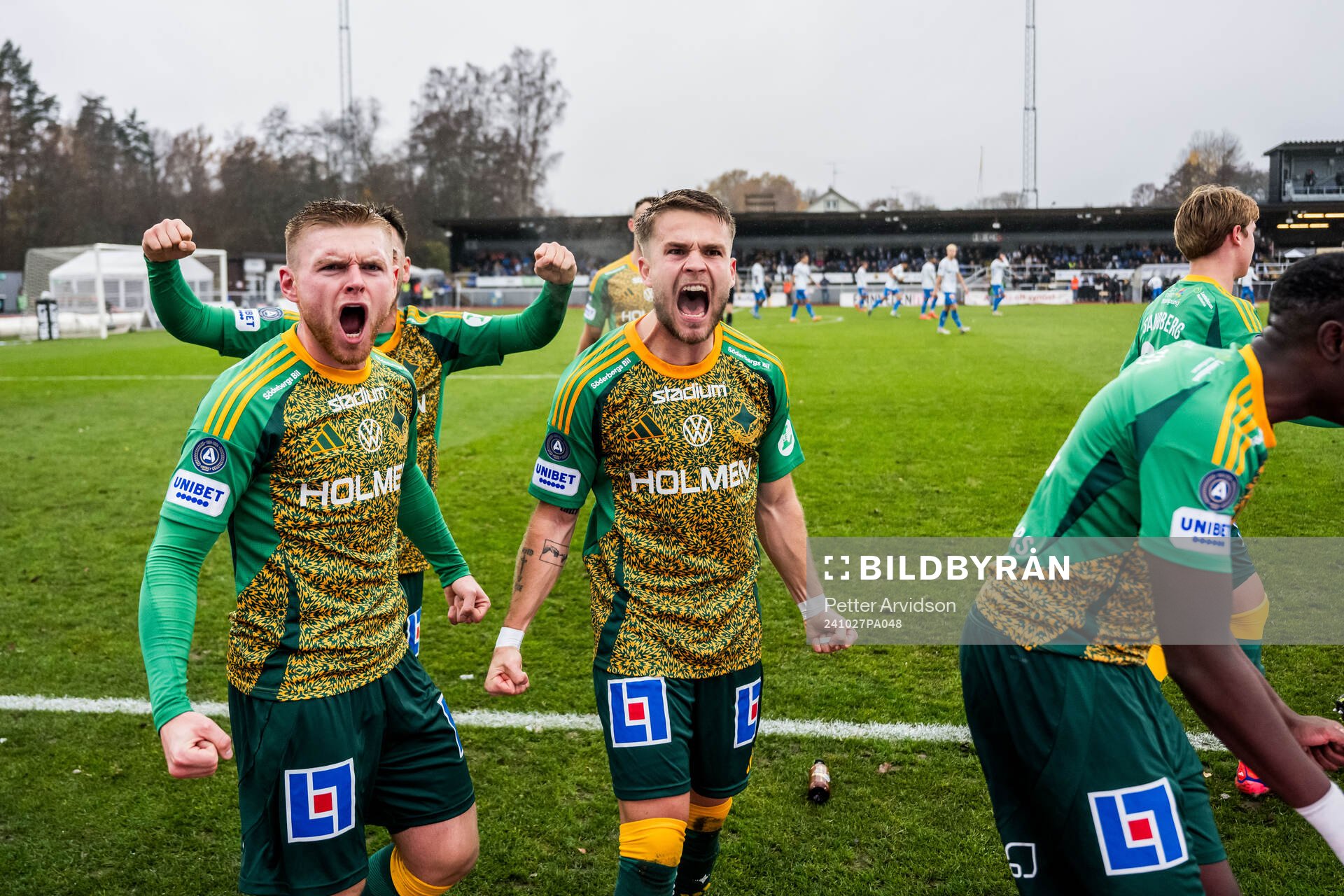 IFK Norrköpings Dino Salihovic och Amadeus Sögaard jublar