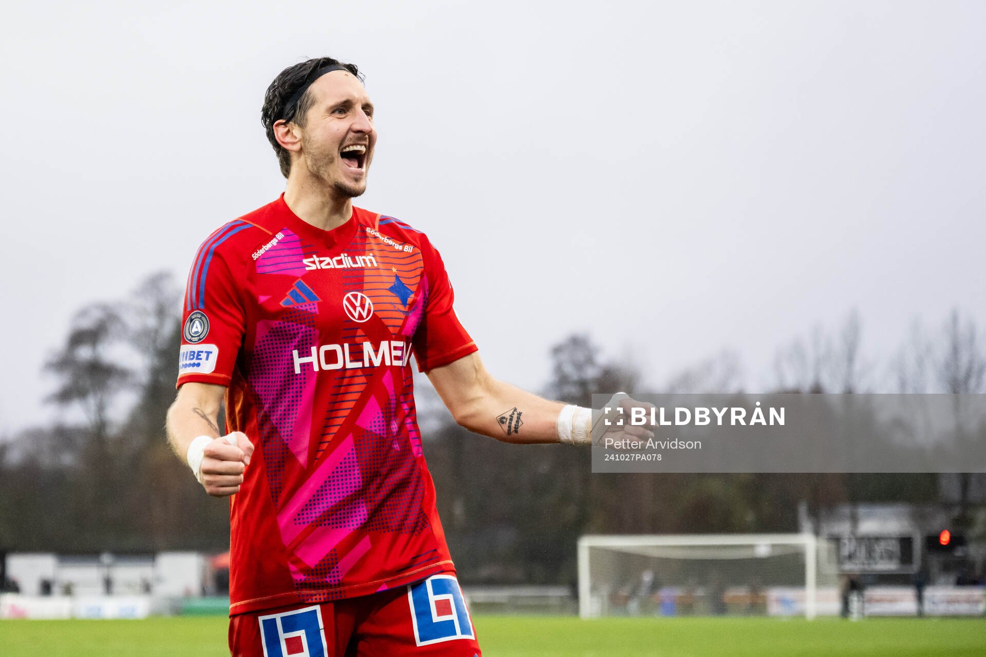 IFK Norrköpings målvakt David Mitov Nilsson jublar