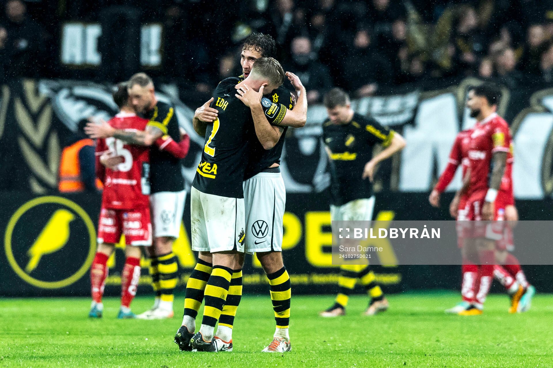AIKs Eskil Edh och Ahmad Faqa jublar