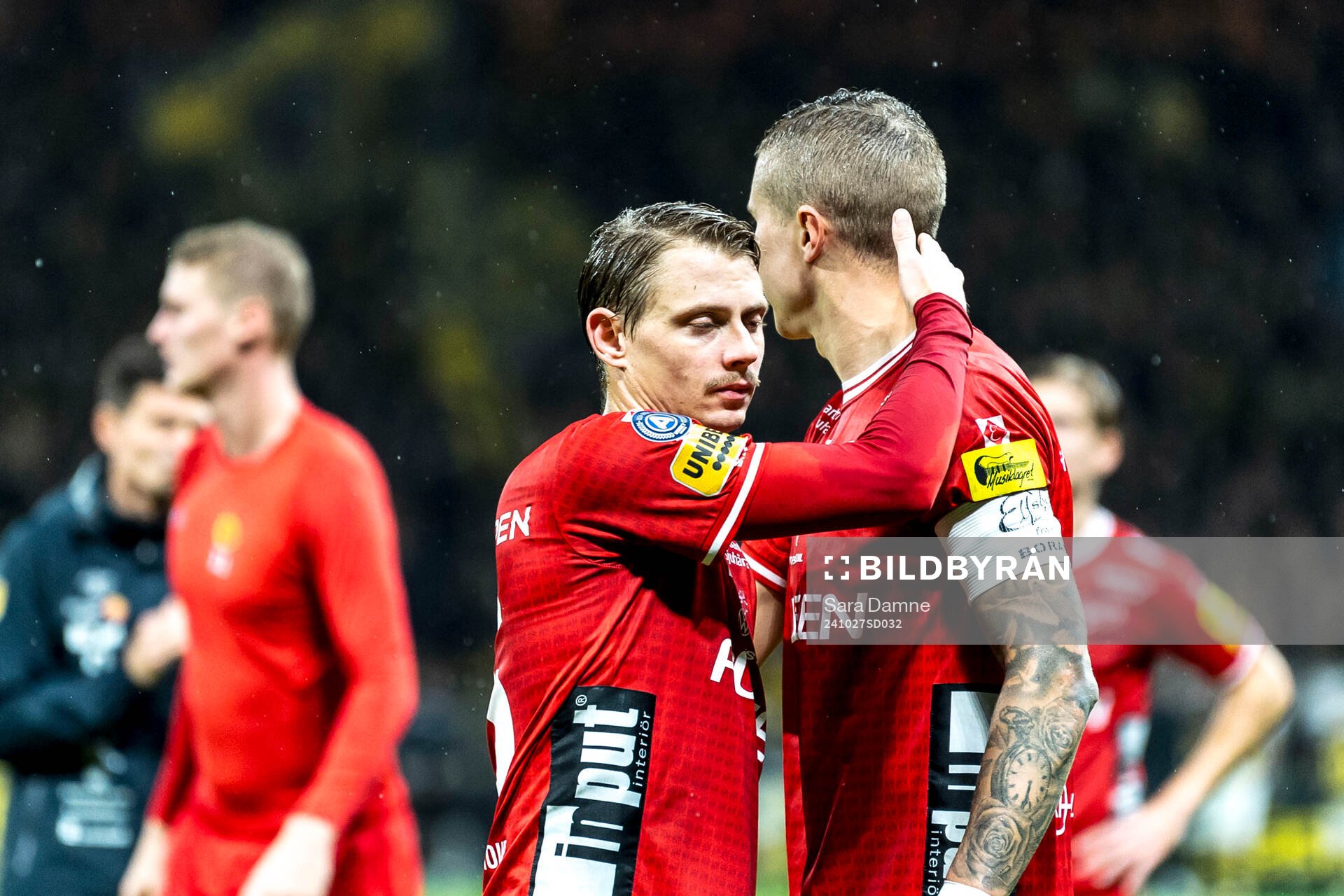 Elfsborgs Simon Hedlund och Sebastian Holmen deppar