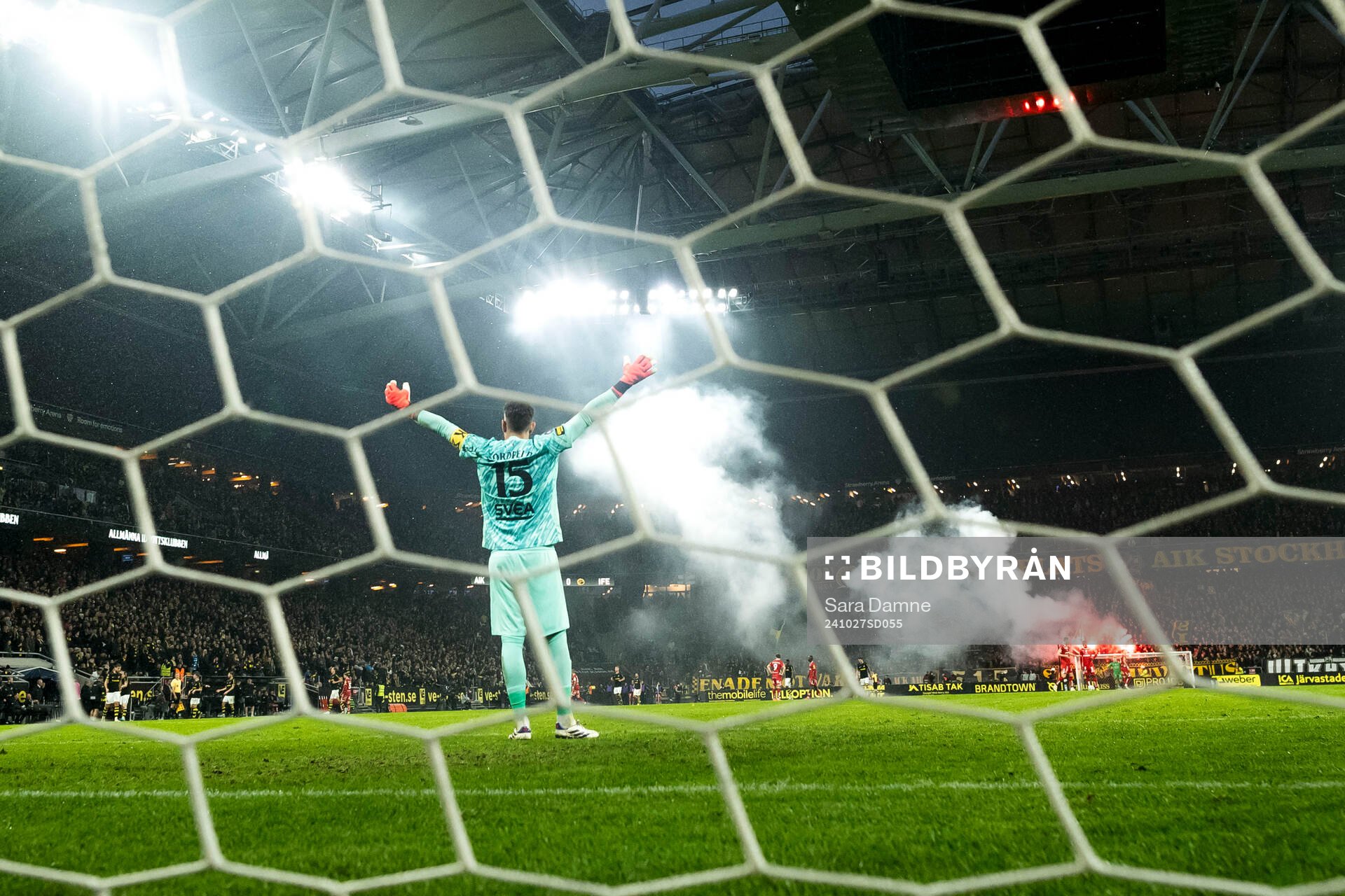 AIKs målvakt Kristoffer Nordfeldt jublar under fotbollsmatchen i Allsvenskan mellan AIK och Elfsborg den 27 oktober 2024 i Stockholm. 