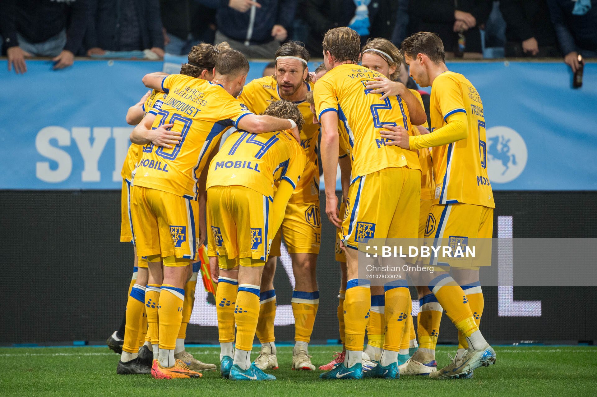 IFK Göteborgs Laurs Skjellerup jublar med lagkamrater