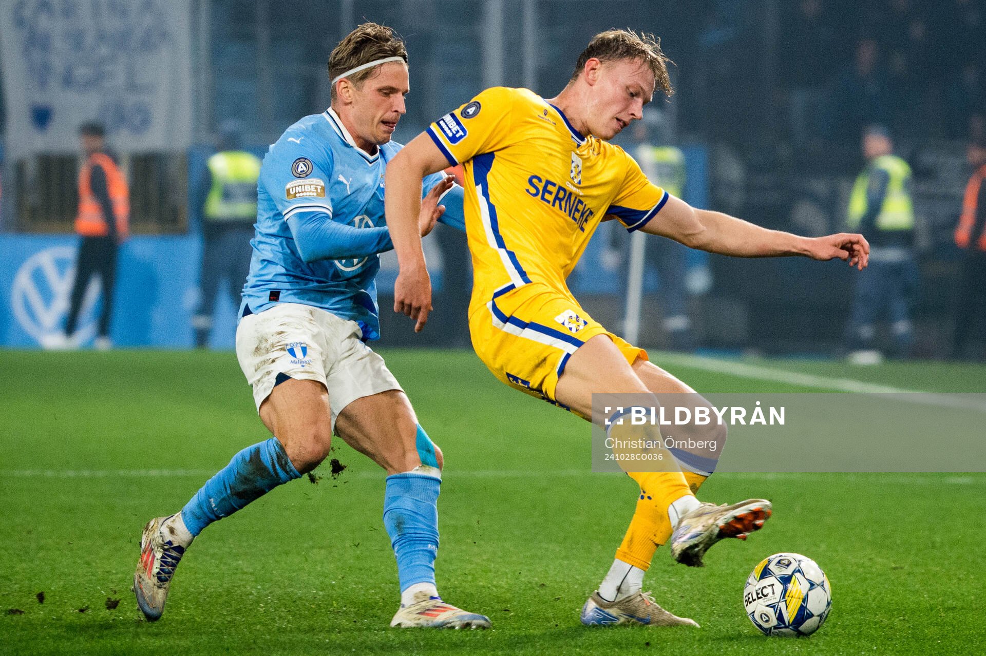 Malmö FFs Jens Stryger Larsen och IFK Göteborgs Laurs