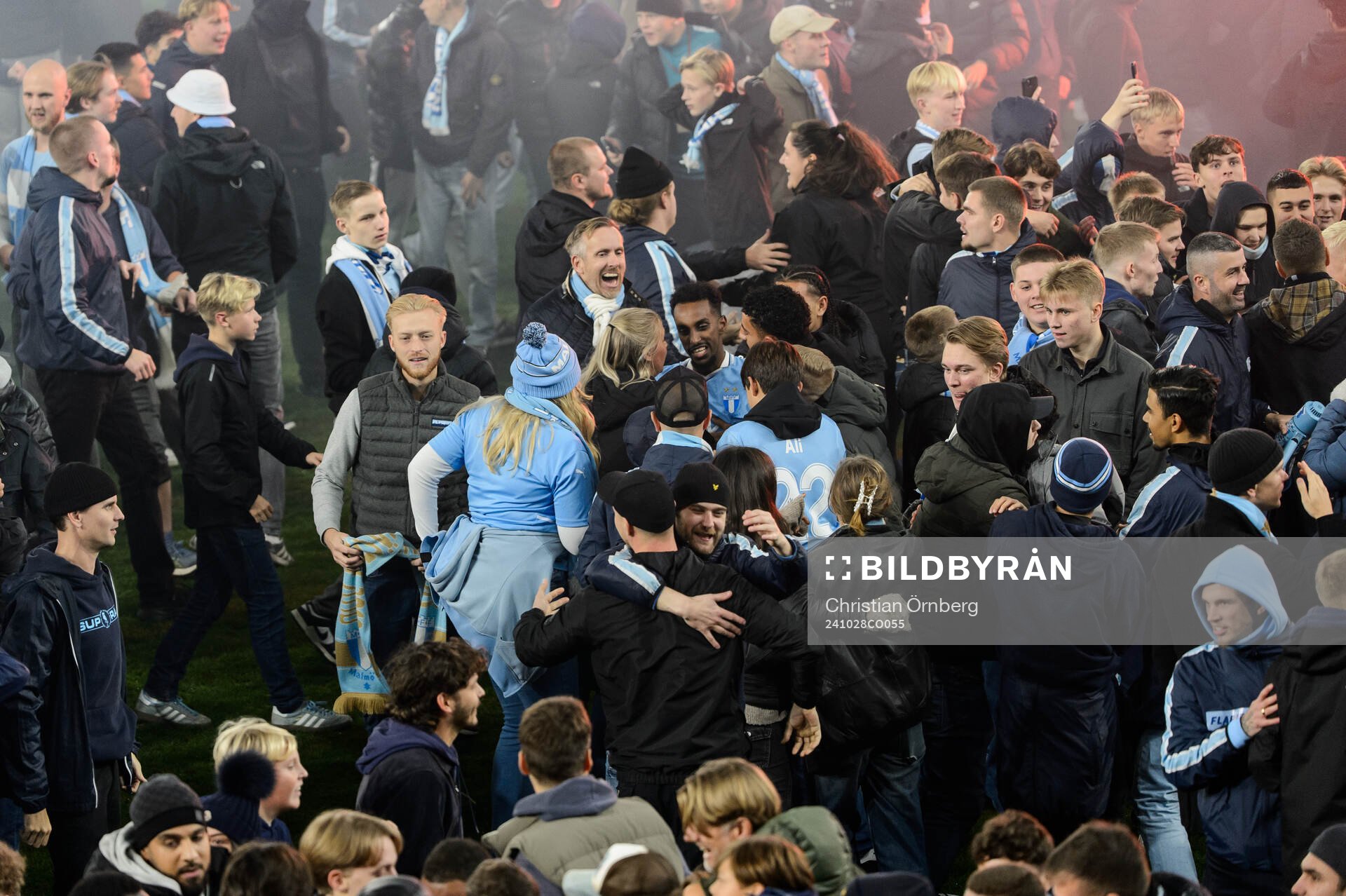 Malmö FFs Taha Ali jublar med supportrar