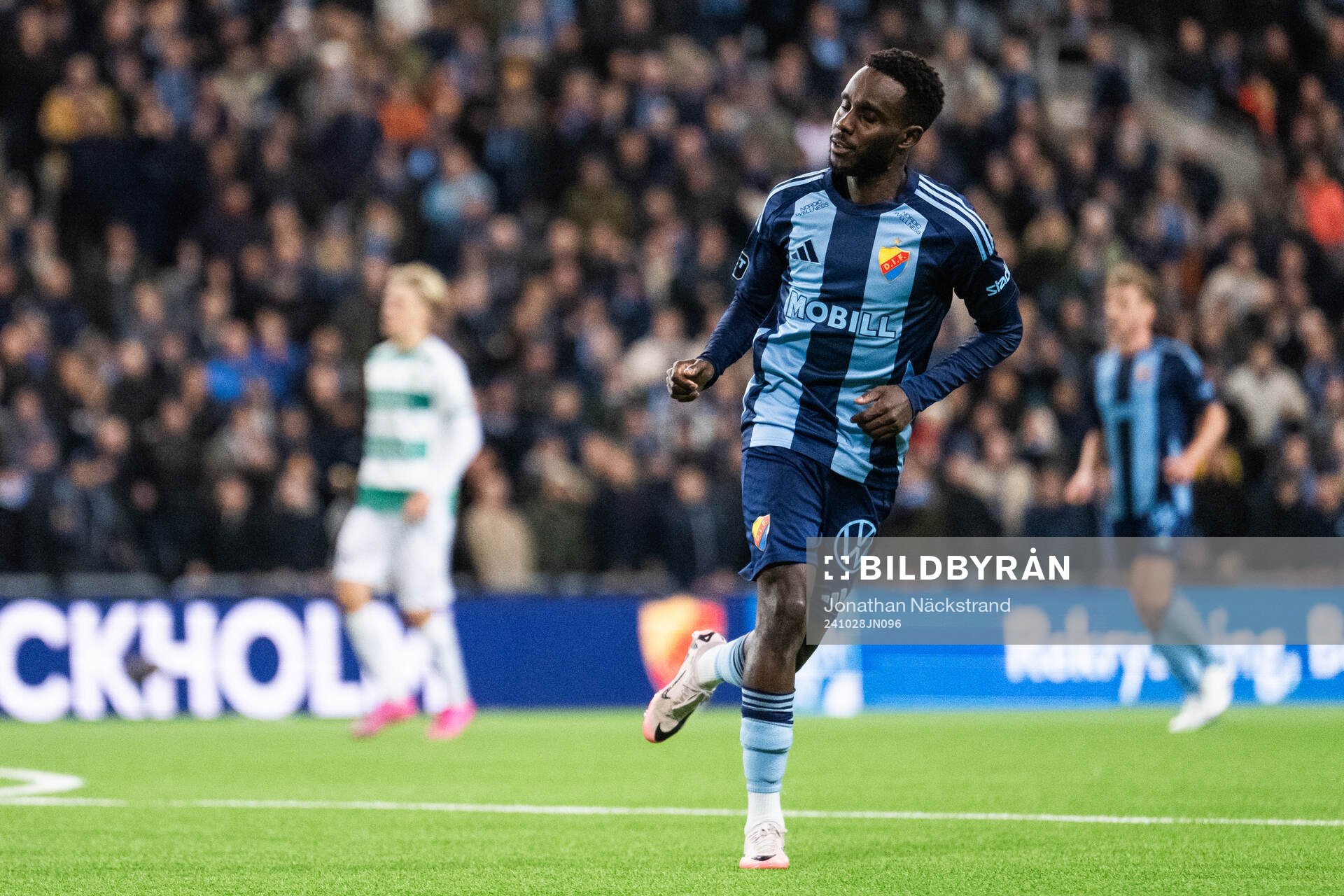 Djurgårdens Tokmac Nguen jublar