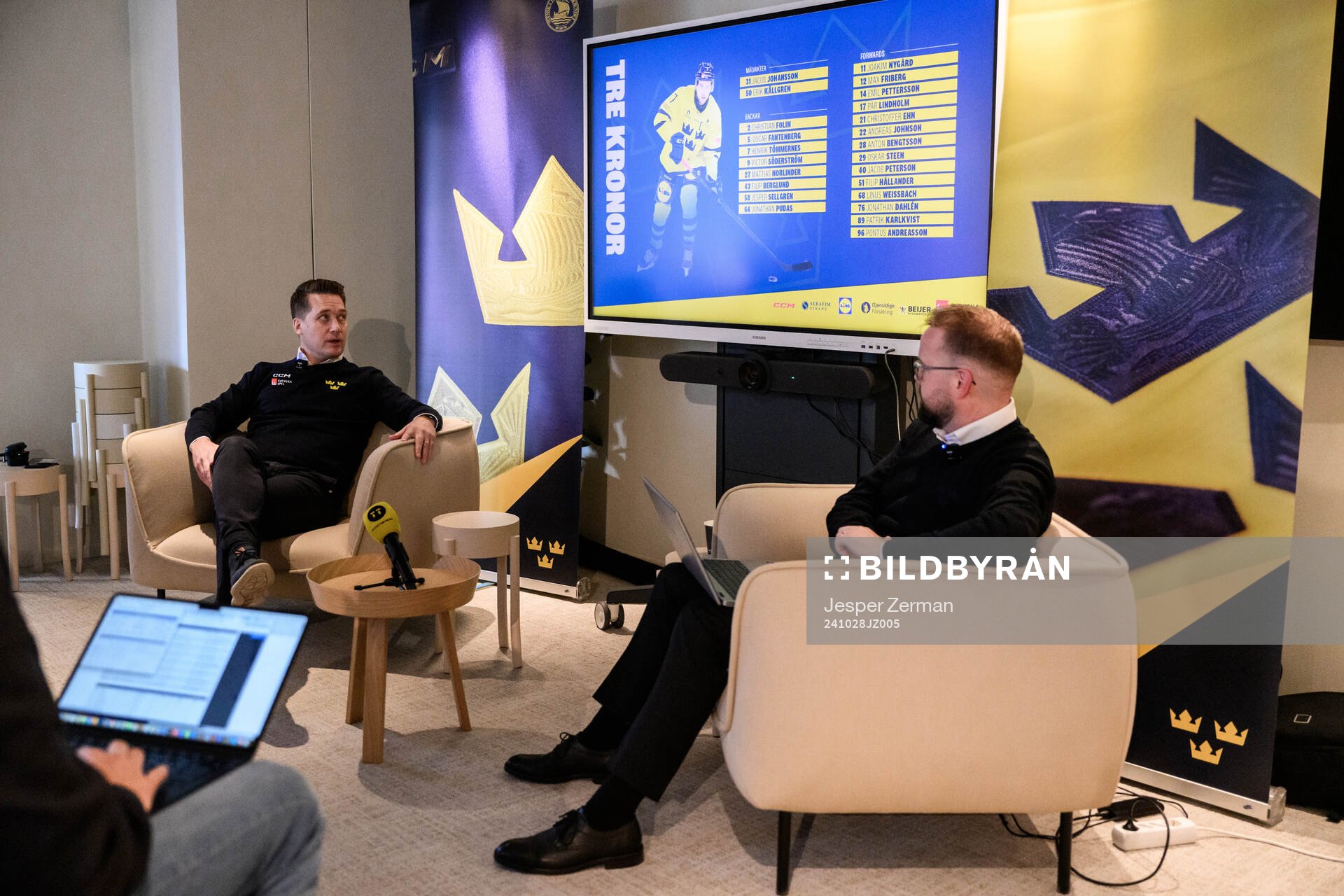 Tre Kronors förbundskapten Sam Hallam och Linus Hugosson,