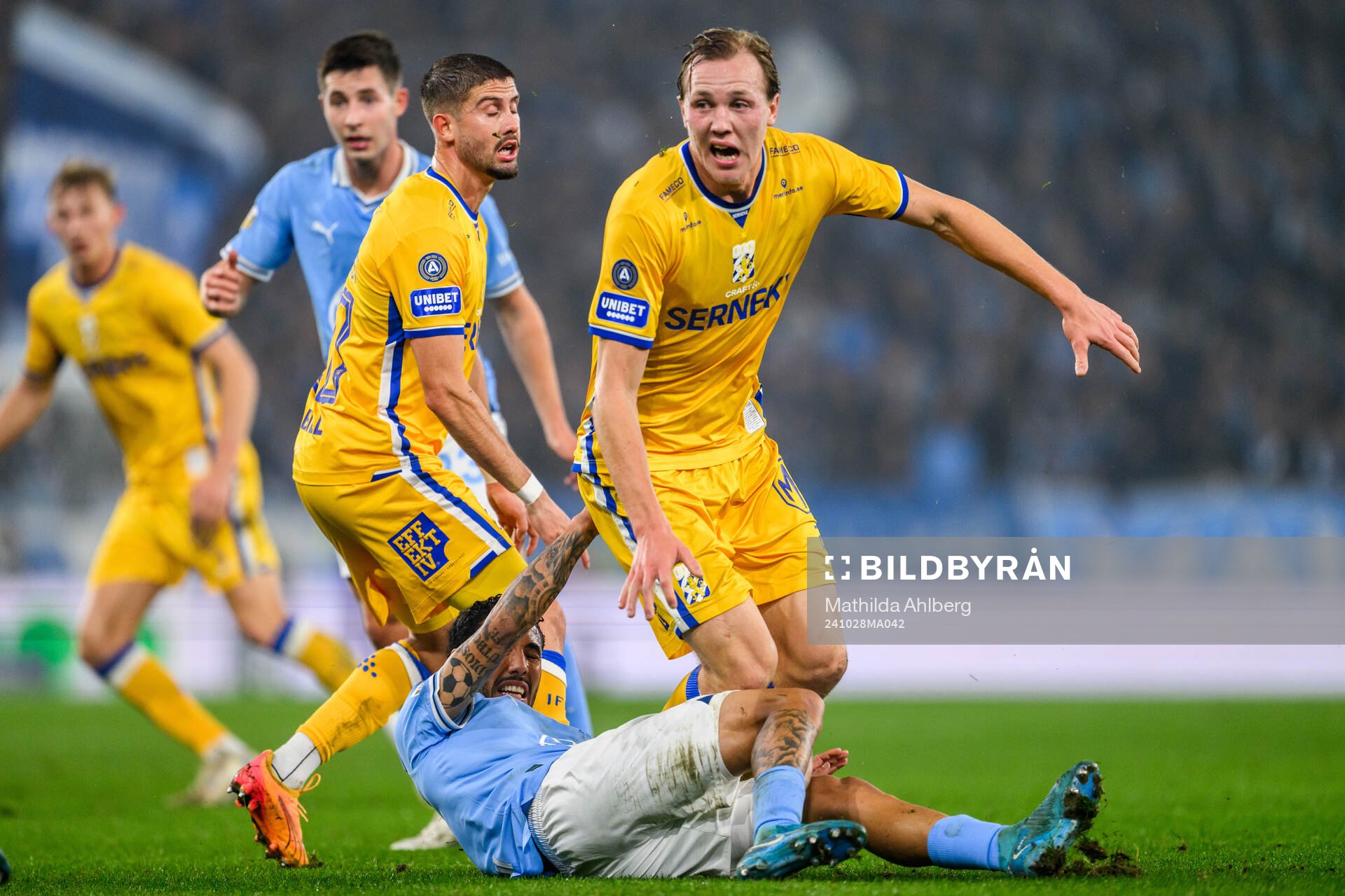 Malmö FFs Sergio Pena och IFK Göteborgs Adam Carlén