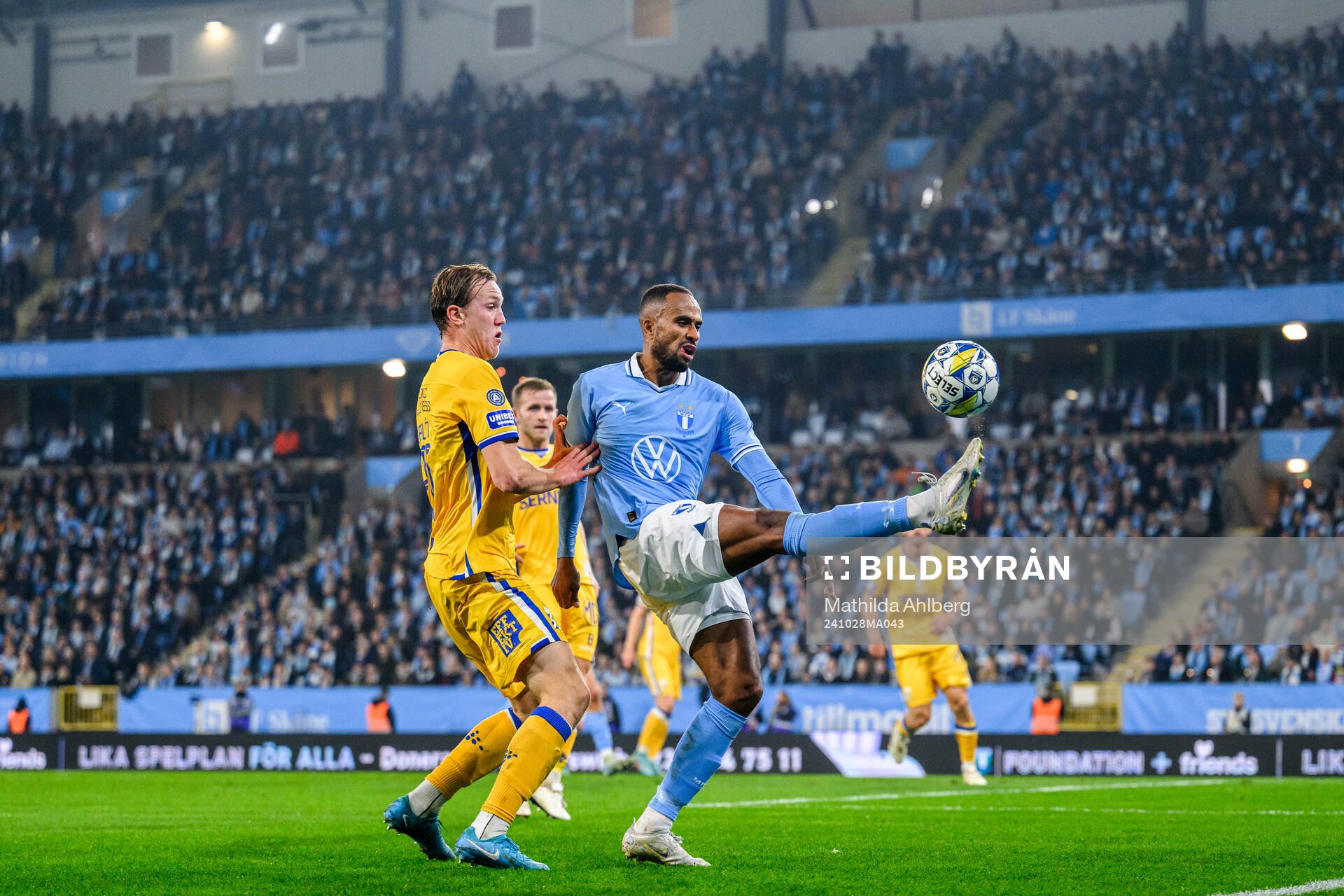 IFK Göteborgs Adam Carlén och Malmö FFs Isaac Kiese