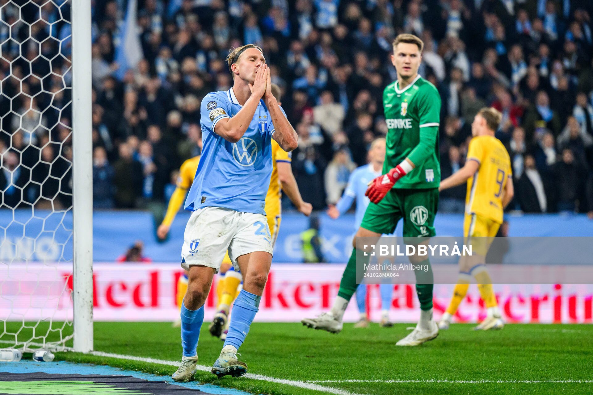 Malmö FFs Erik Botheim deppar