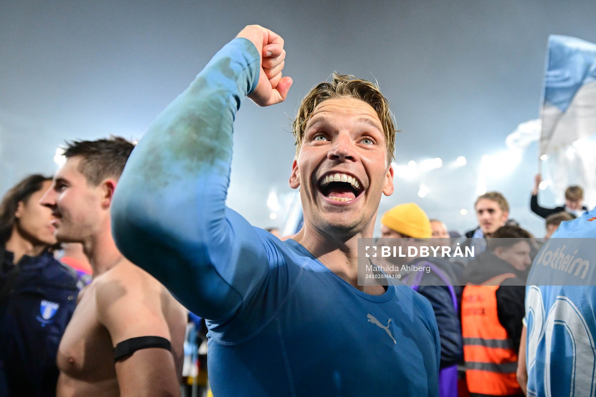 Malmö FFs Jens Stryger Larsen jublar efter fotbollsmatchen i Allsvenskan mellan Malmö FF och IFK Göteborg den 28 oktober 2024 i Malmö.