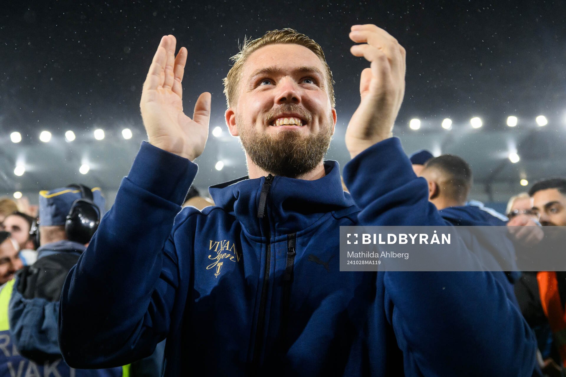 Malmö FFs assisterande tränare Theodor Olsson jublar