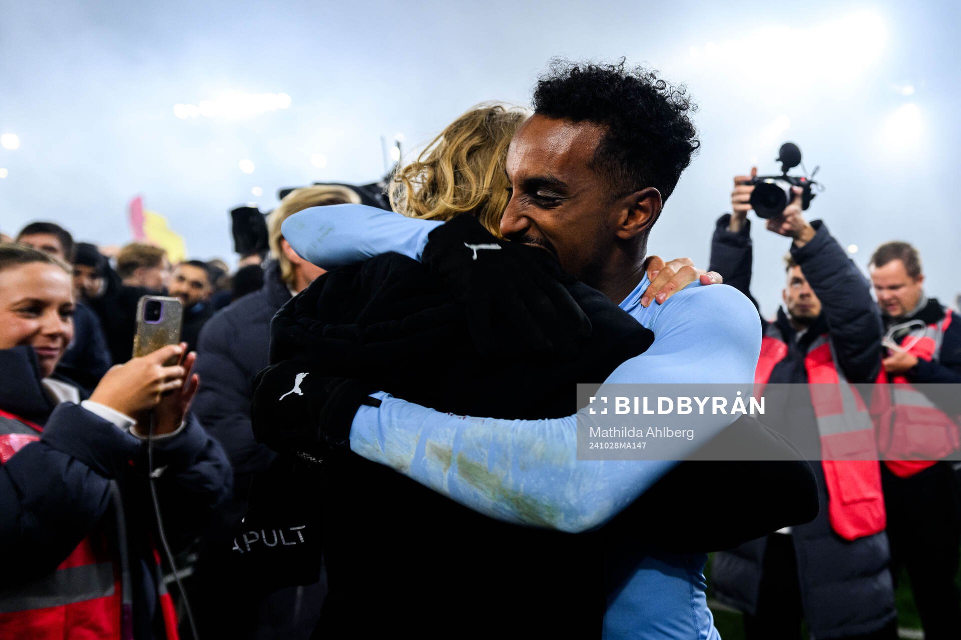 Sebastian Nanasi och Malmö FFs Taha Ali jublar