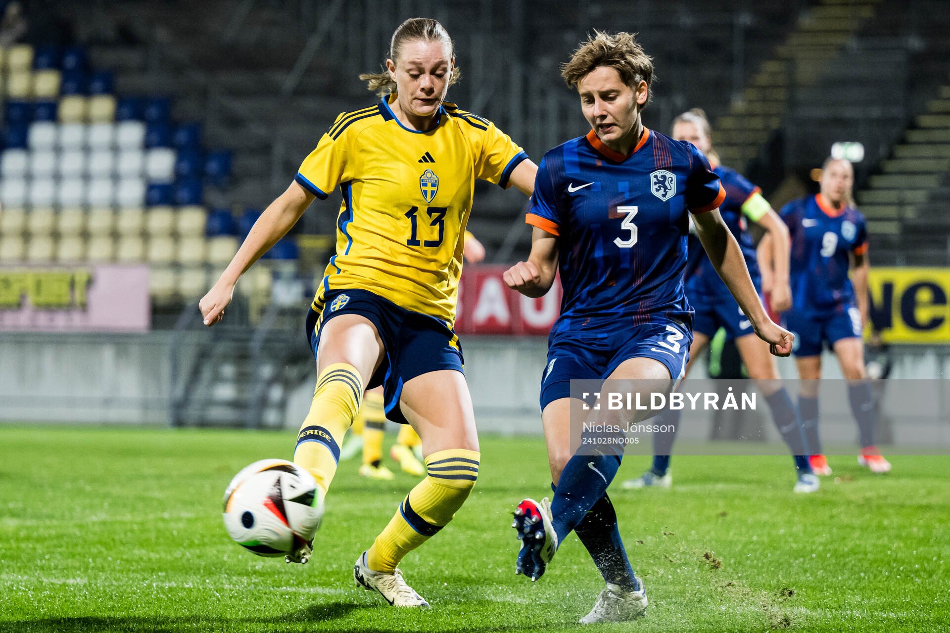 Sofia Reidy of Sweden and Isa Kardinaal of Netherlands