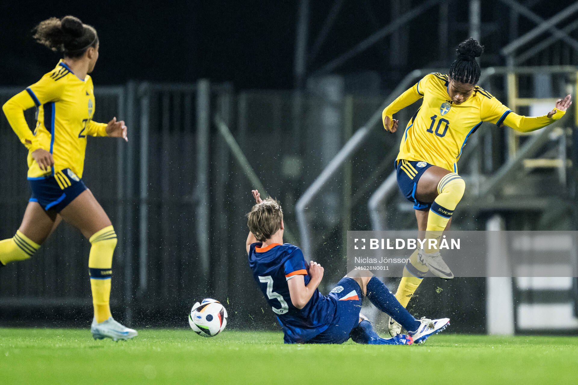 Isa Kardinaal of Netherlands and Evelina Duljan of Sweden