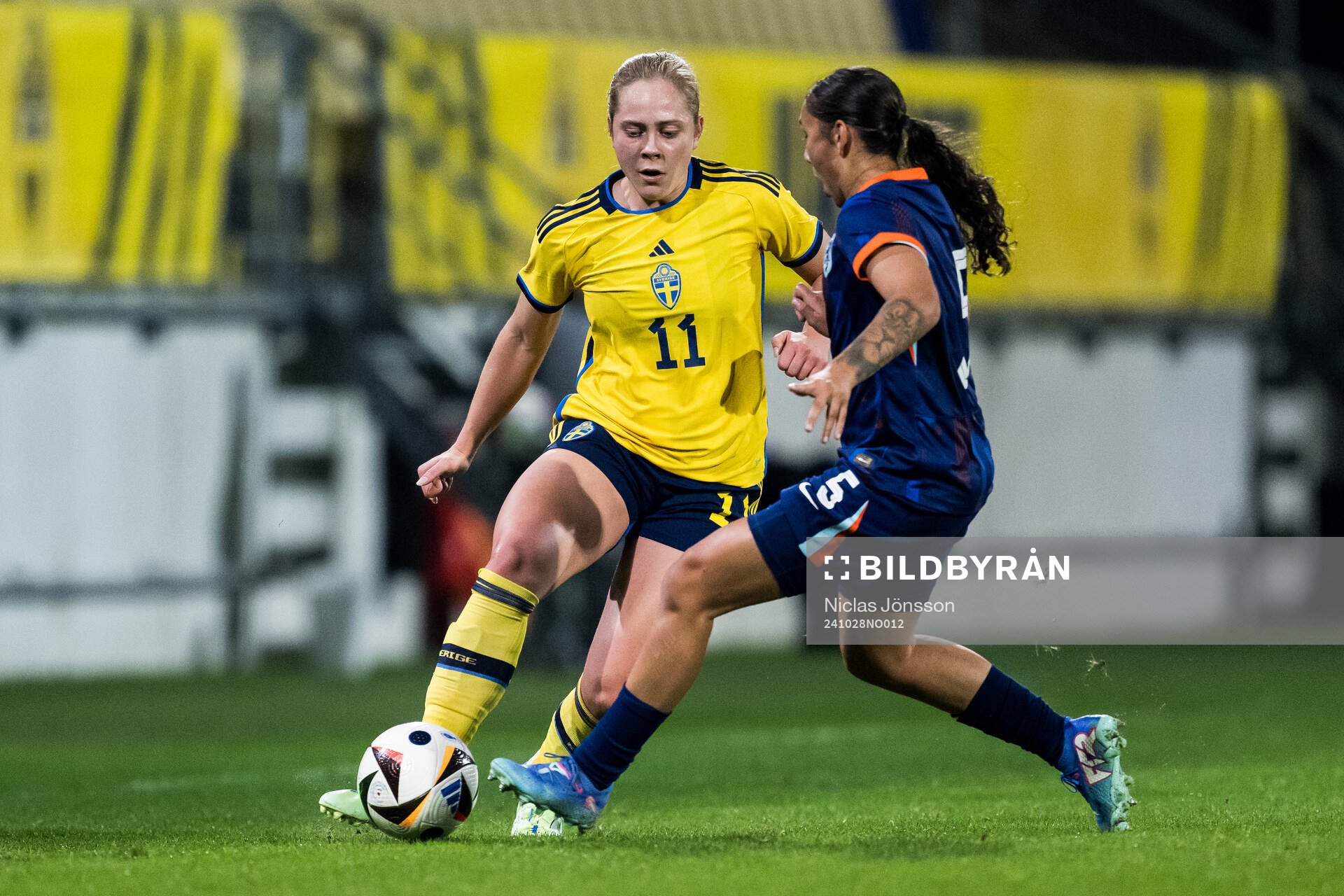 Alice Bergström of Sweden and Dana Foederer of Netherlands
