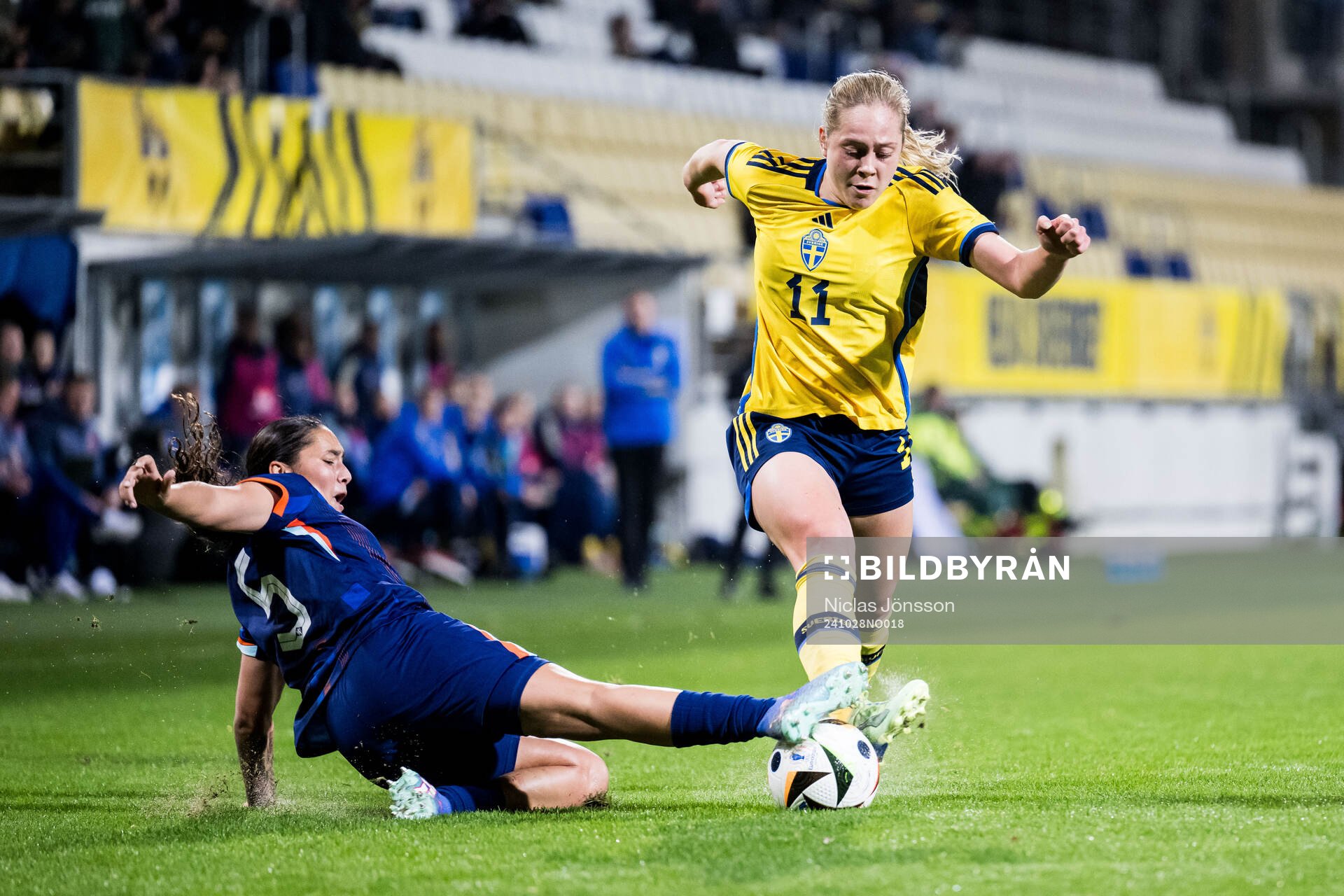 Daliyah de Klonia of Netherlands and Alice Bergström of