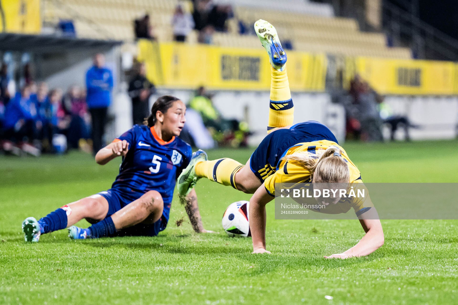 Daliyah de Klonia of Netherlands and Alice Bergström of