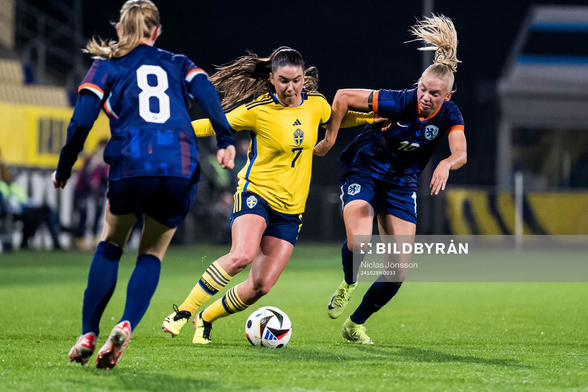 Emilia Pelgander and Evelina Duljan of Sweden