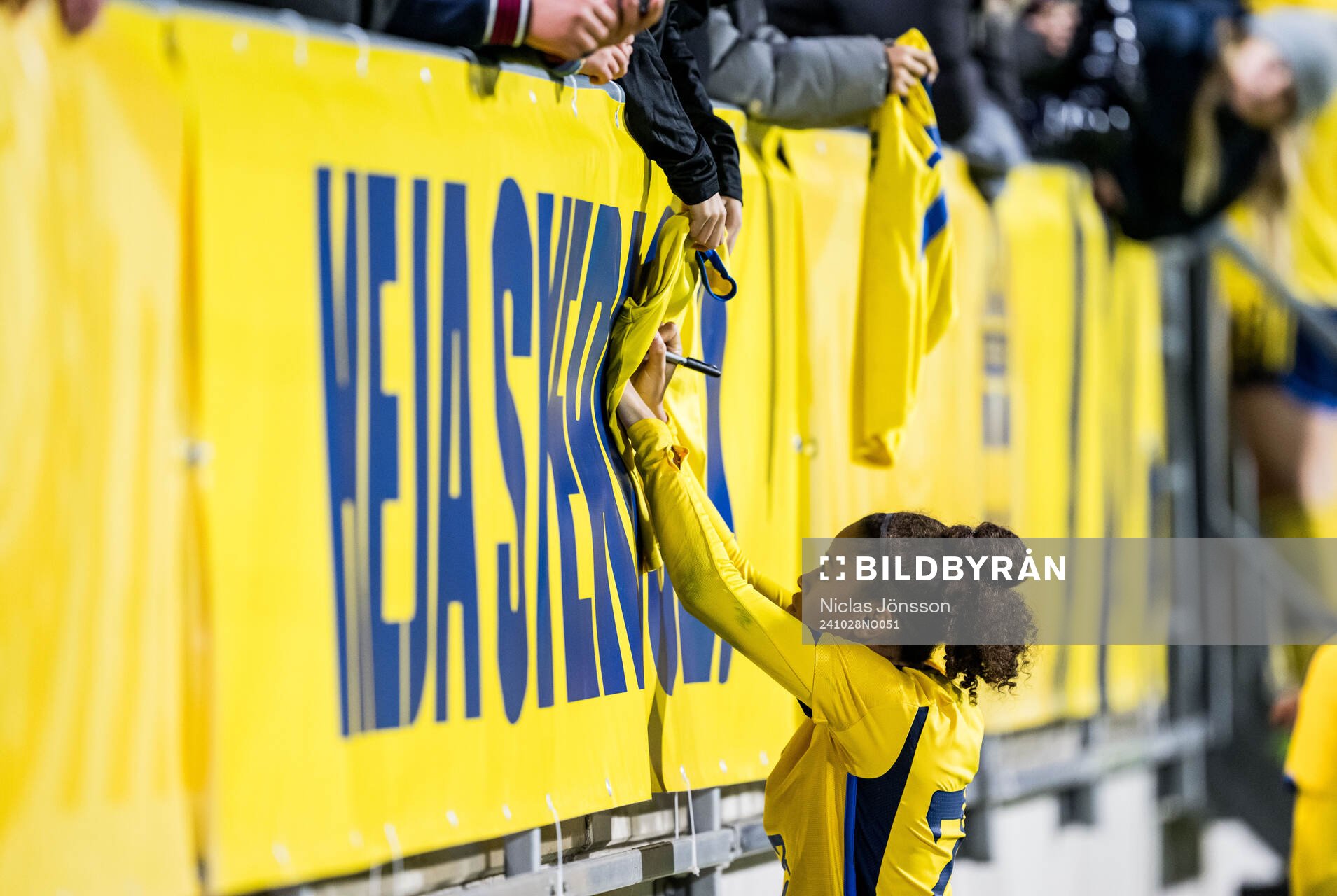 Felicia Schröder of Sweden signing autographs