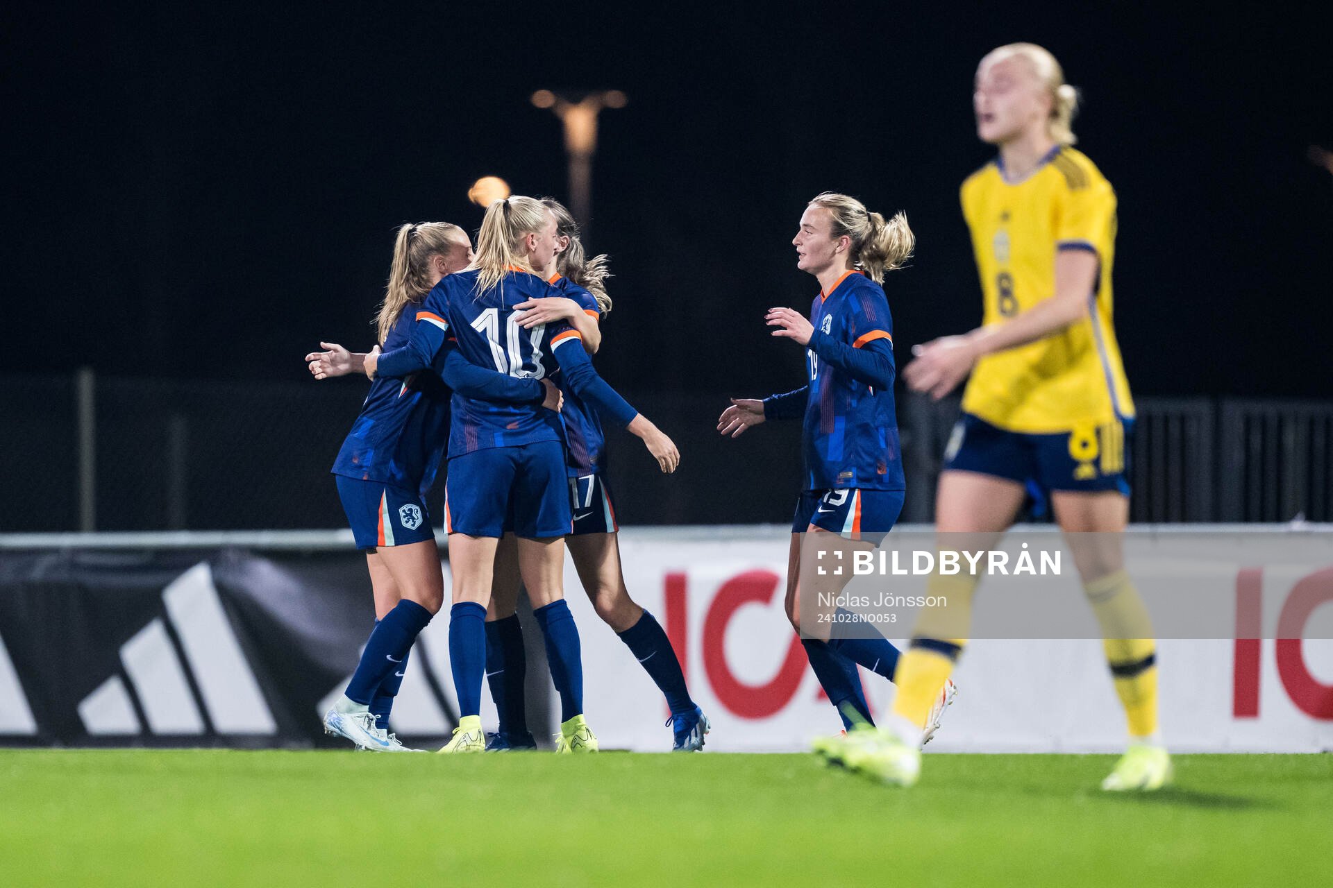 Dana Foederer and Ella Peddemors of Netherlands celebrates