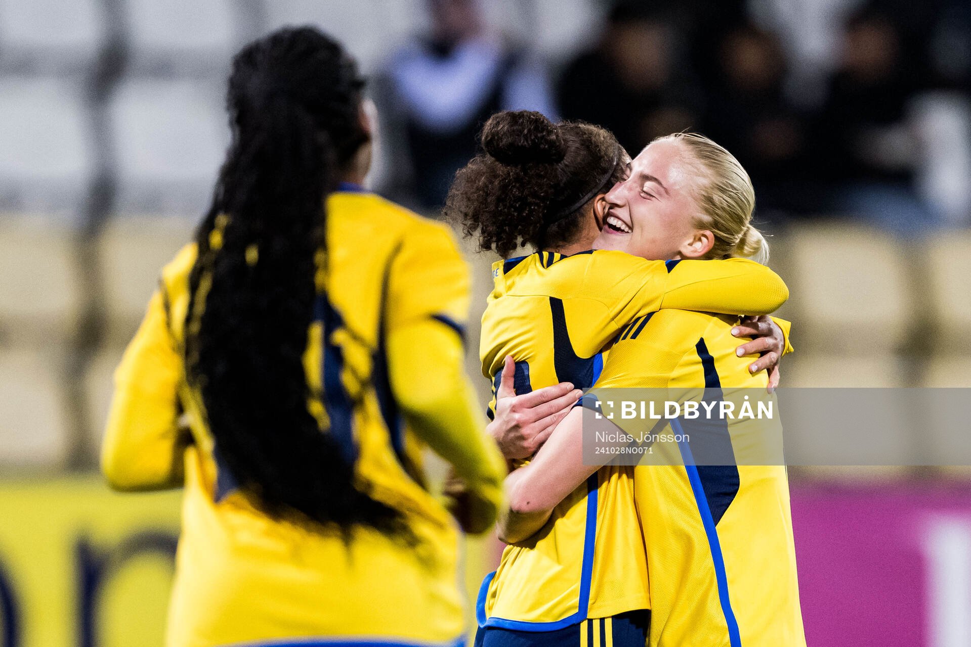 Felicia Schröder and Wilma Leidhammar of Sweden celebrates