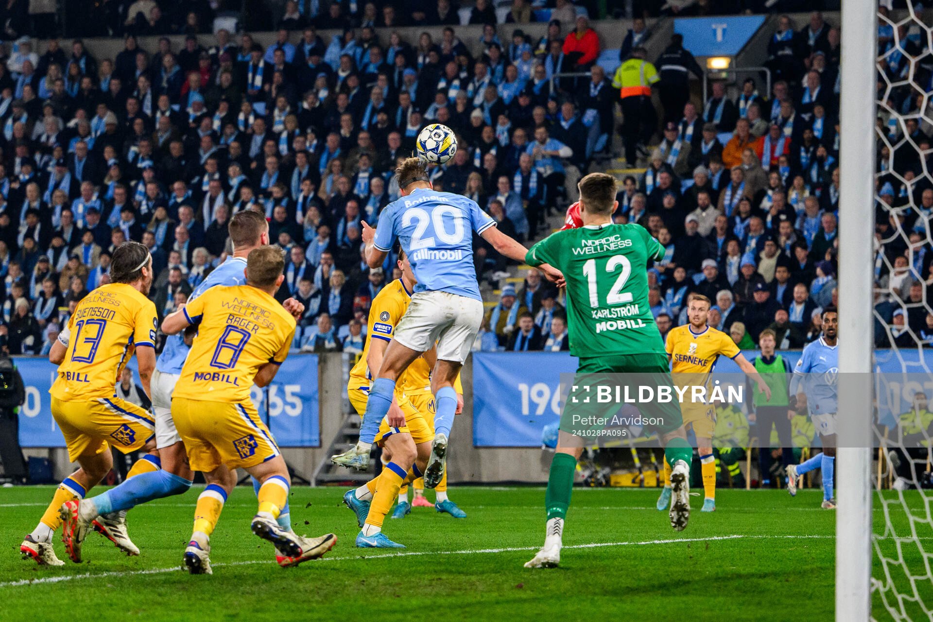 Malmö FFs Erik Botheim och IFK Göteborgs målvakt Jacob