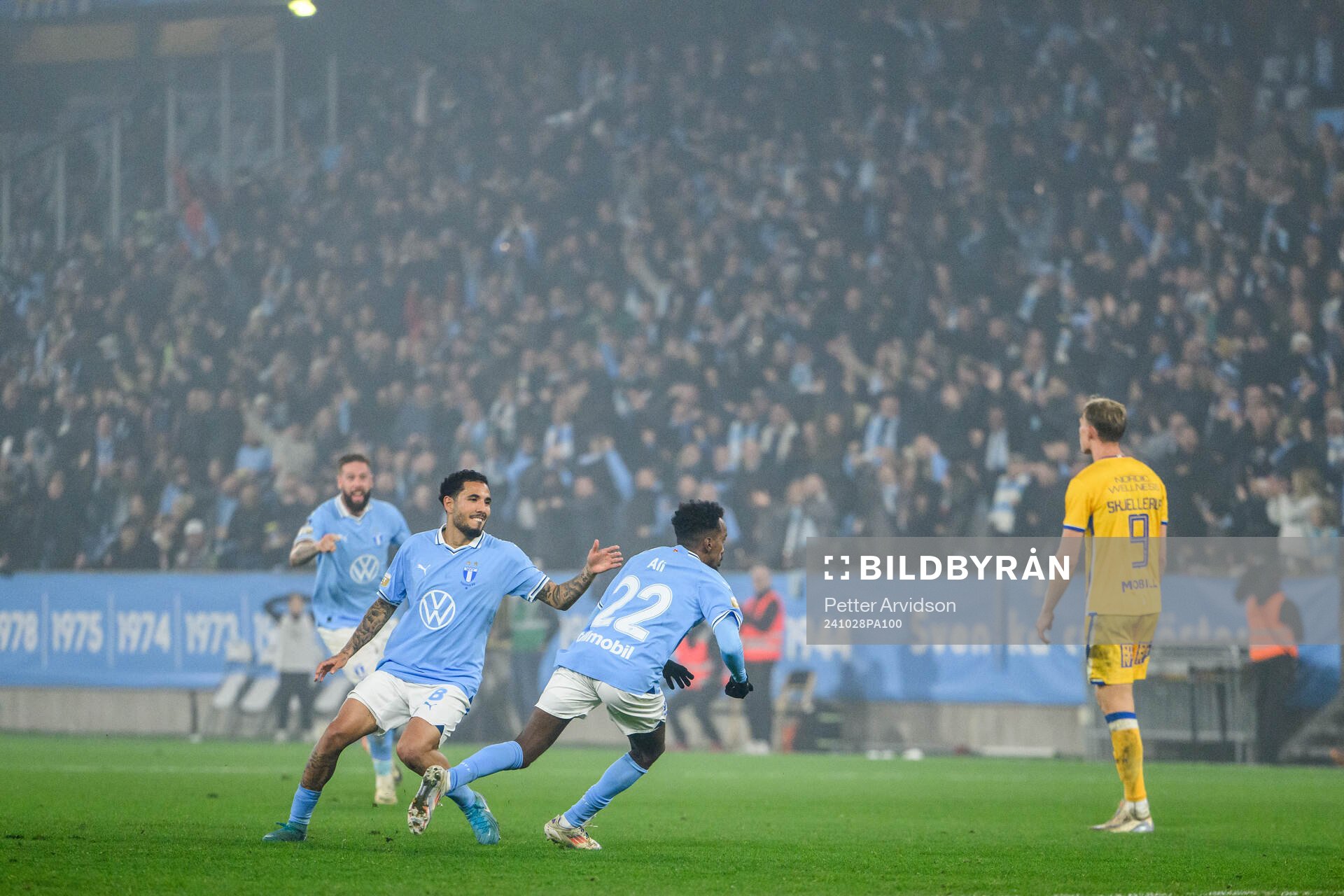 Malmö FFs Sergio Pena och Taha Ali jublar