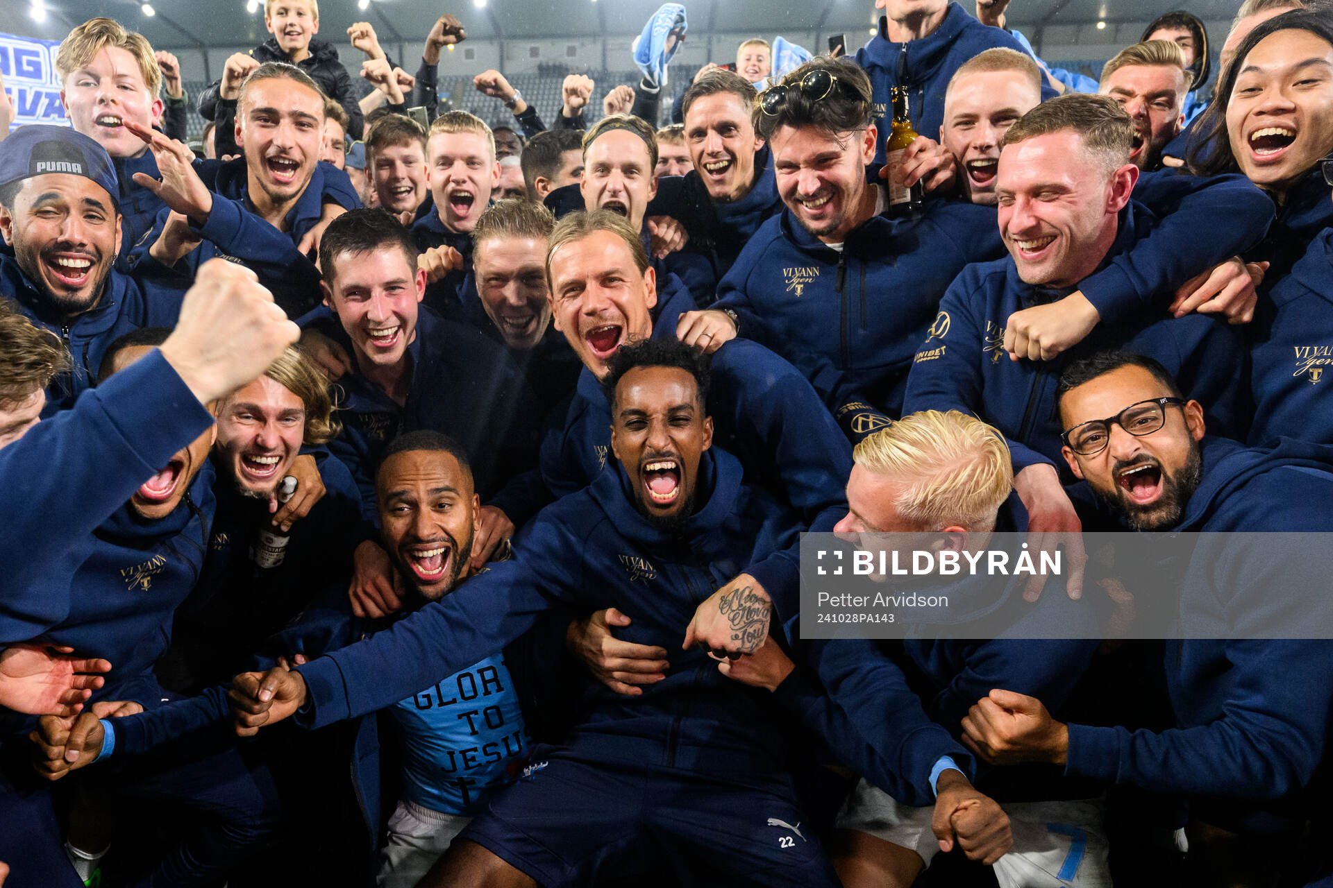 Malmö FFs spelare jublar efter fotbollsmatchen i Allsvenskan mellan Malmö FF och IFK Göteborg den 28 oktober 2024 i Malmö. 