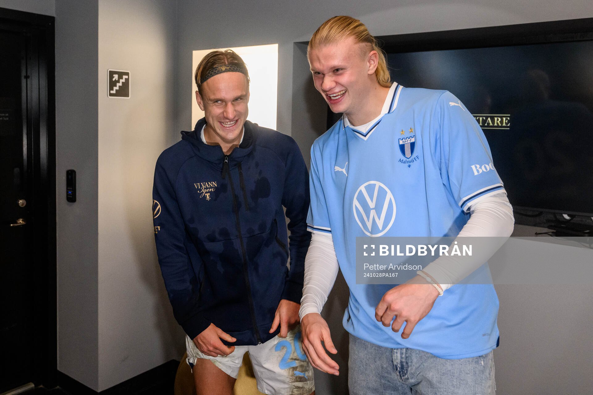 Malmö FFs Erik Botheim jublar tillsammans med Erling Braut Haaland after fotbollsmatchen i Allsvenskan mellan Malmö FF och IFK Göteborg den 28 oktober 2024 i Malmö.