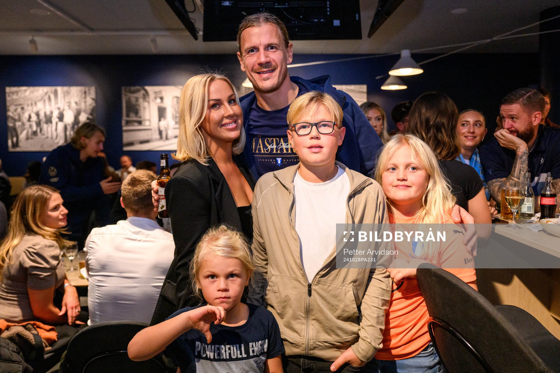 Malmö FFs målvakt Johan Dahlin med familj på