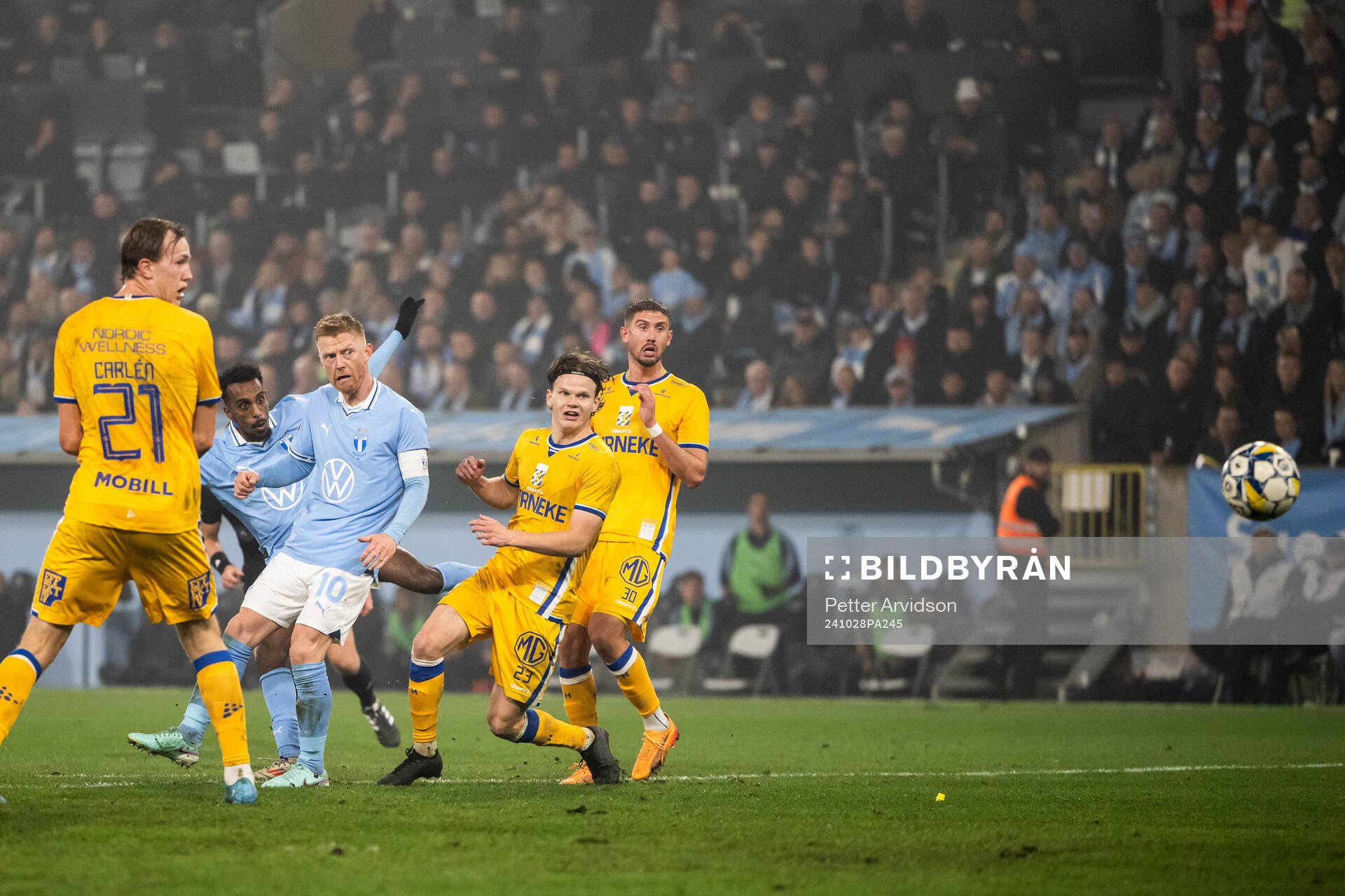 Malmö FFs Taha Ali skjuter in 1-1 målet