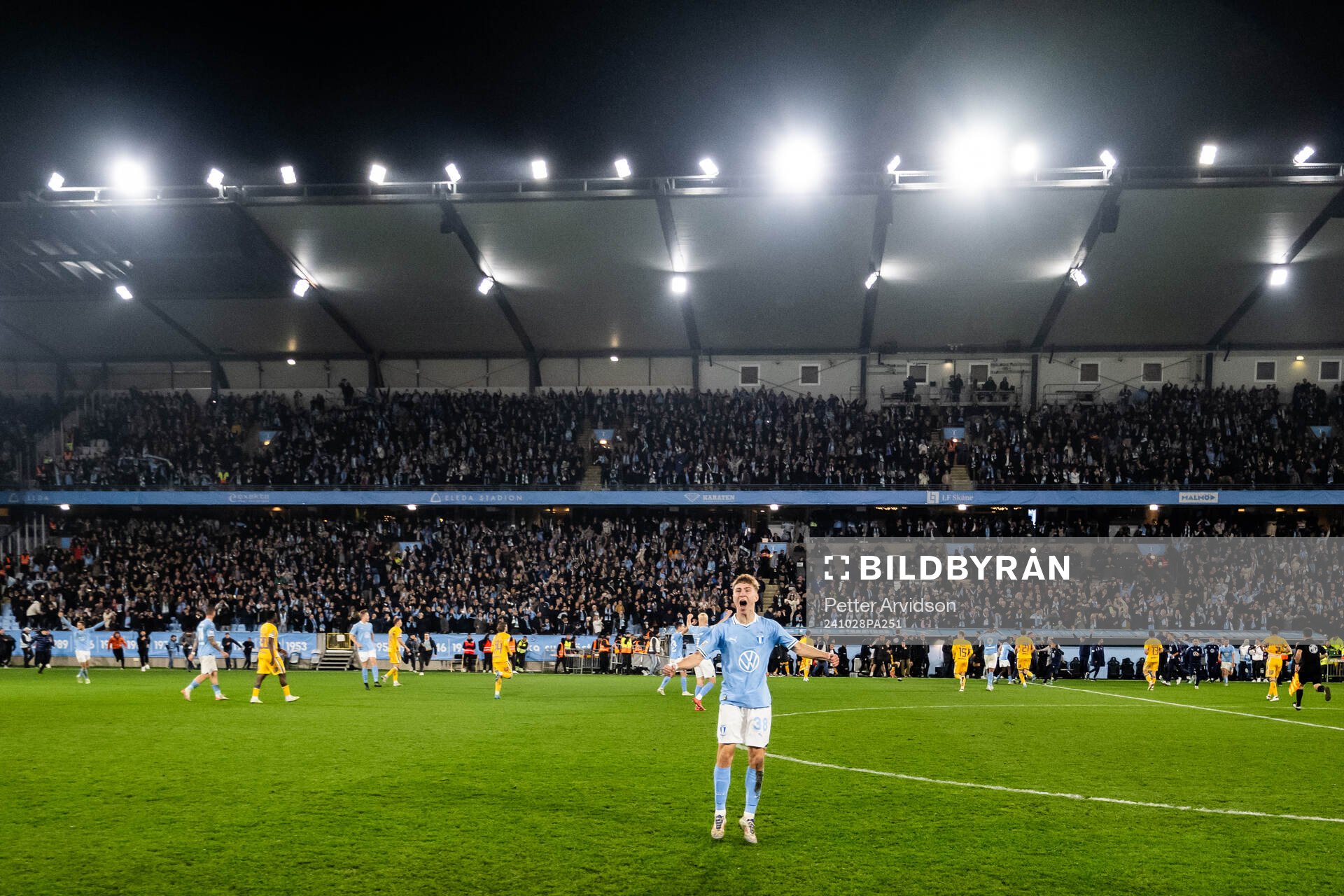Malmö FFs Hugo Bolin jublar på slutsignalen