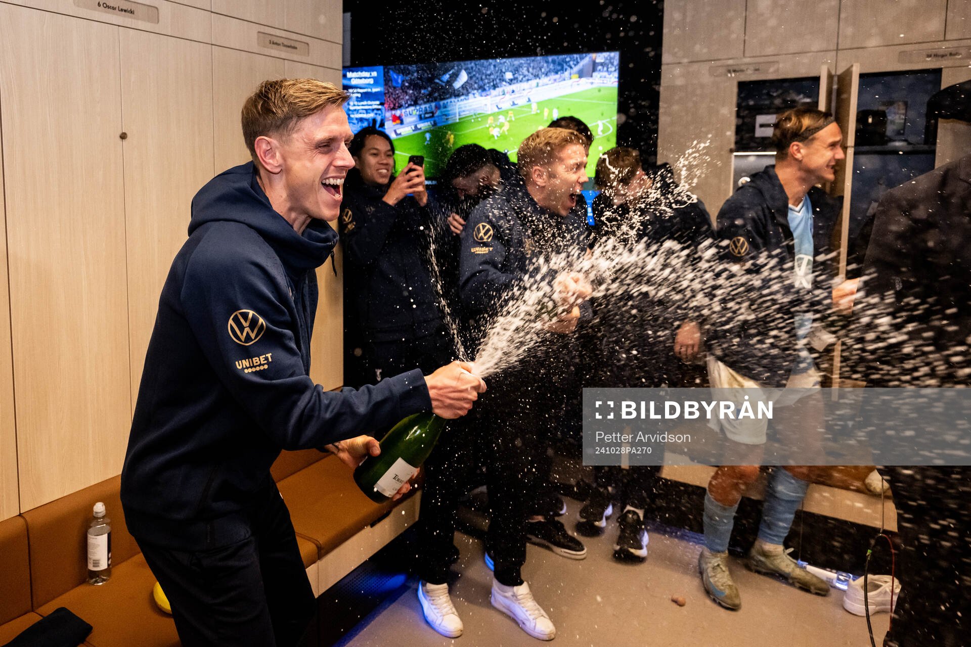 Malmö FFs Søren Rieks jublar i omklädningsrummet