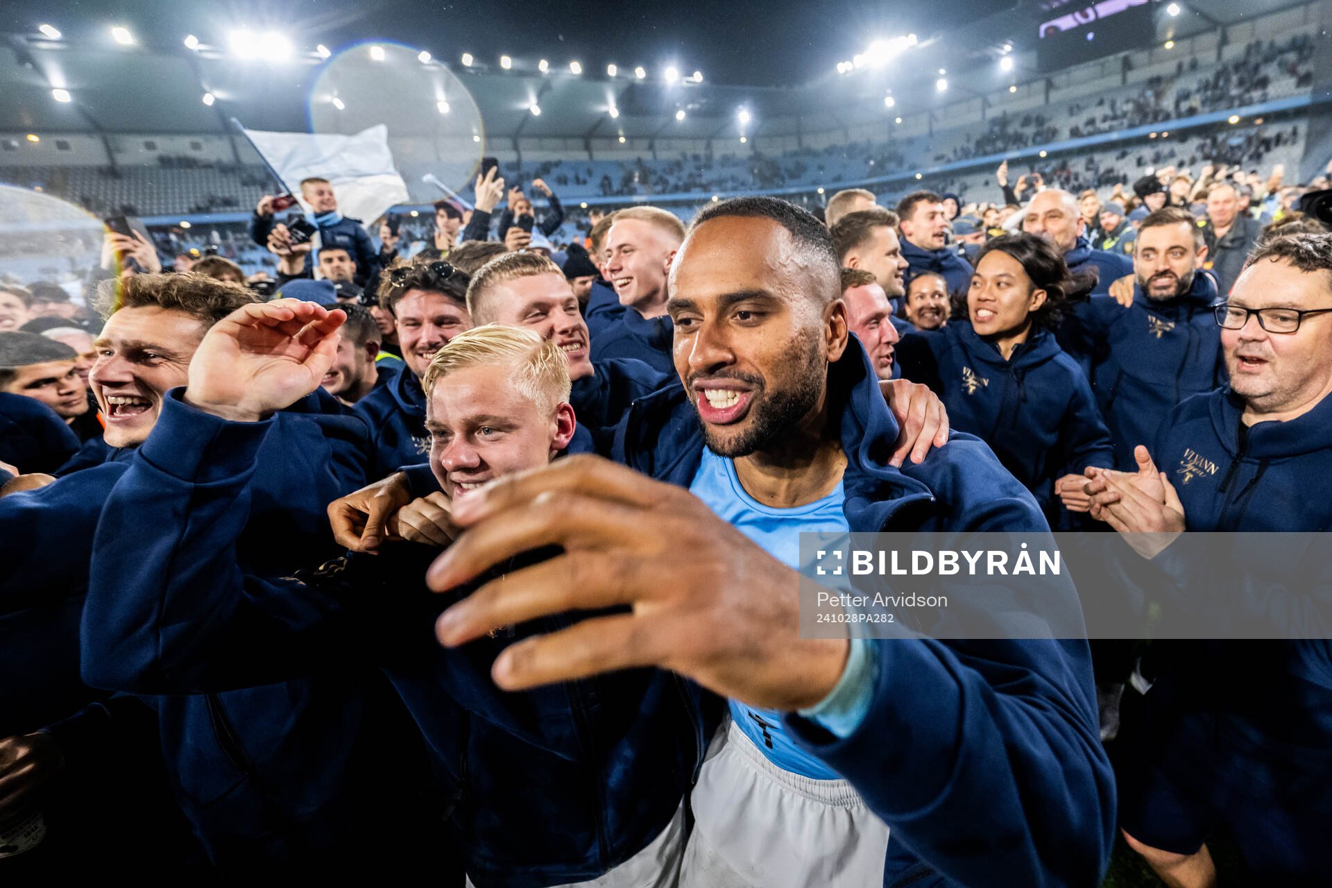 Malmö FFs Otto Rosengren och Isaac Kiese Thelin jublar
