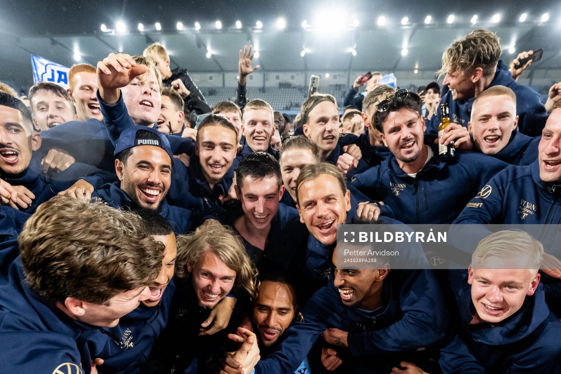 Malmö FFs spelare med målvakt Johan Dahlin (m) jublar