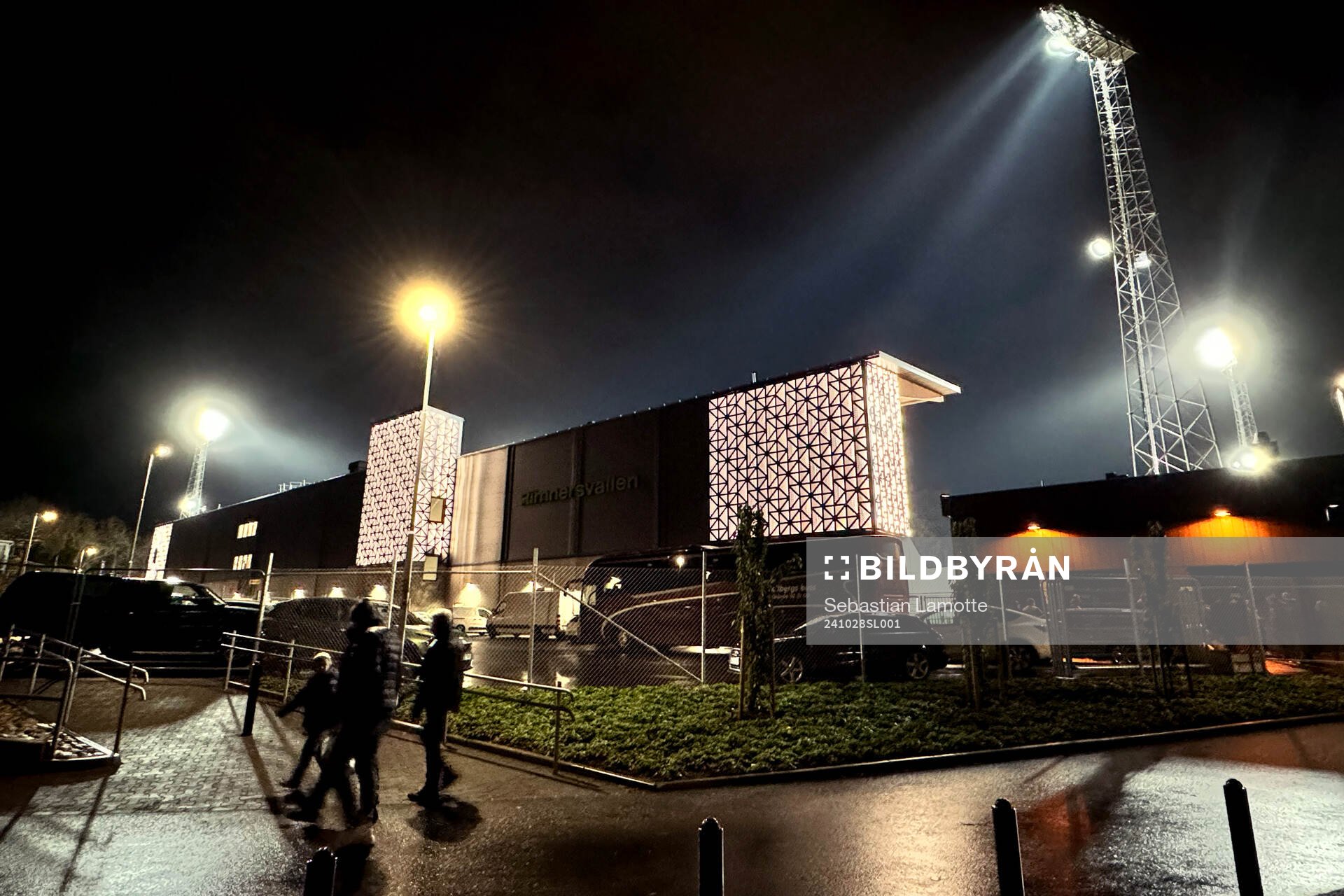 Utanför arenan