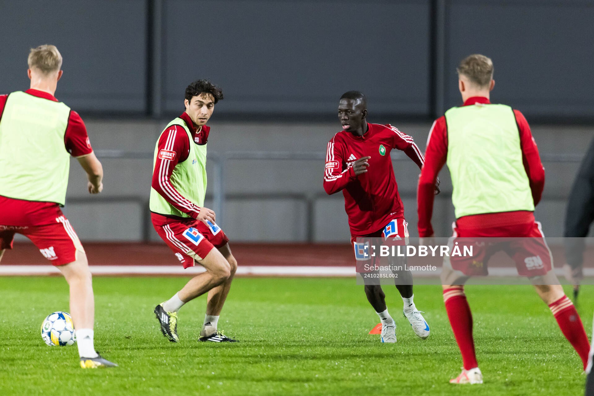 Skövdes spelare värmer upp