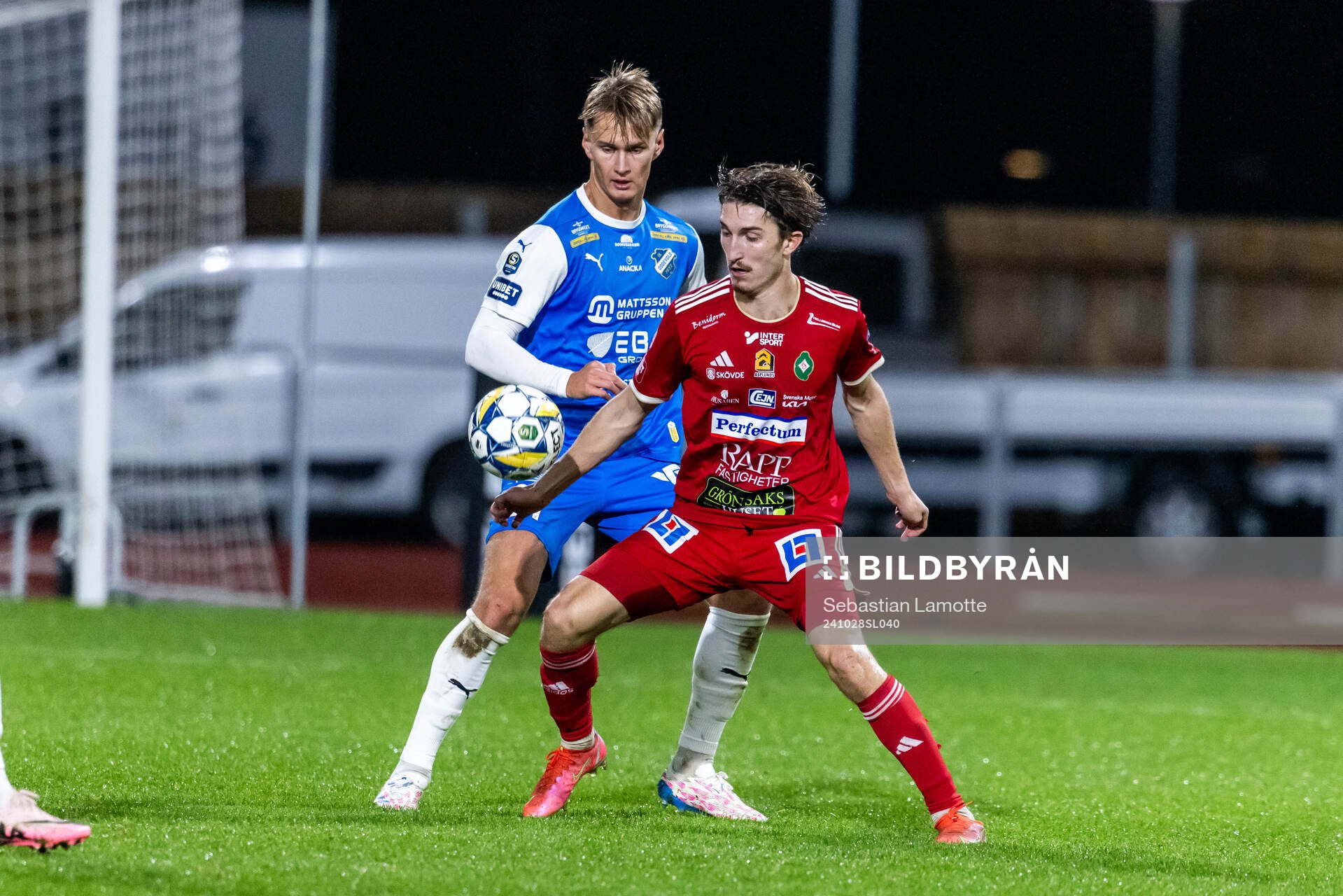 Oddevolds Alexander Almqvist och Skövde AIKs Hugo Engström