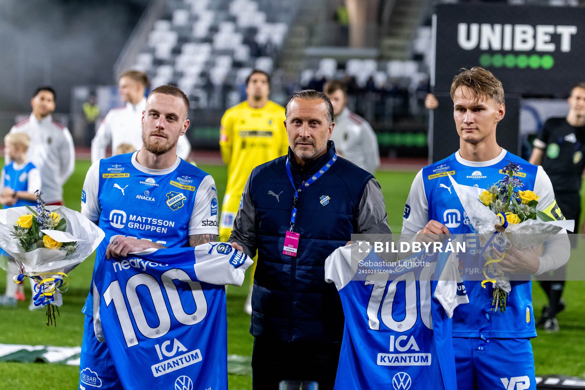 Oddevolds Filip Karlin (v) och Alexander Almqvist tar emot