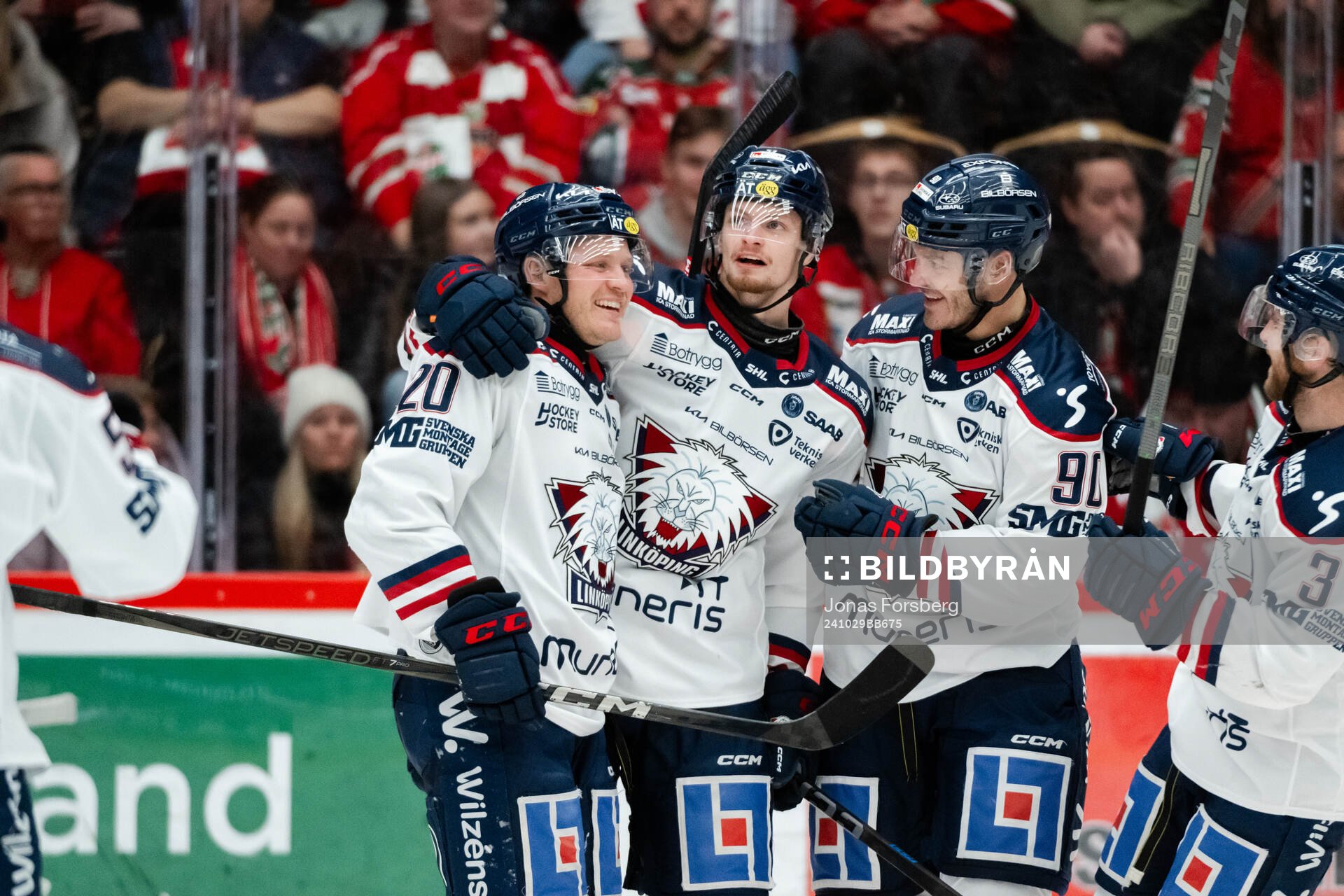 Linköpings Johan Johnsson , Adam Hofbauer och Lance Bouma