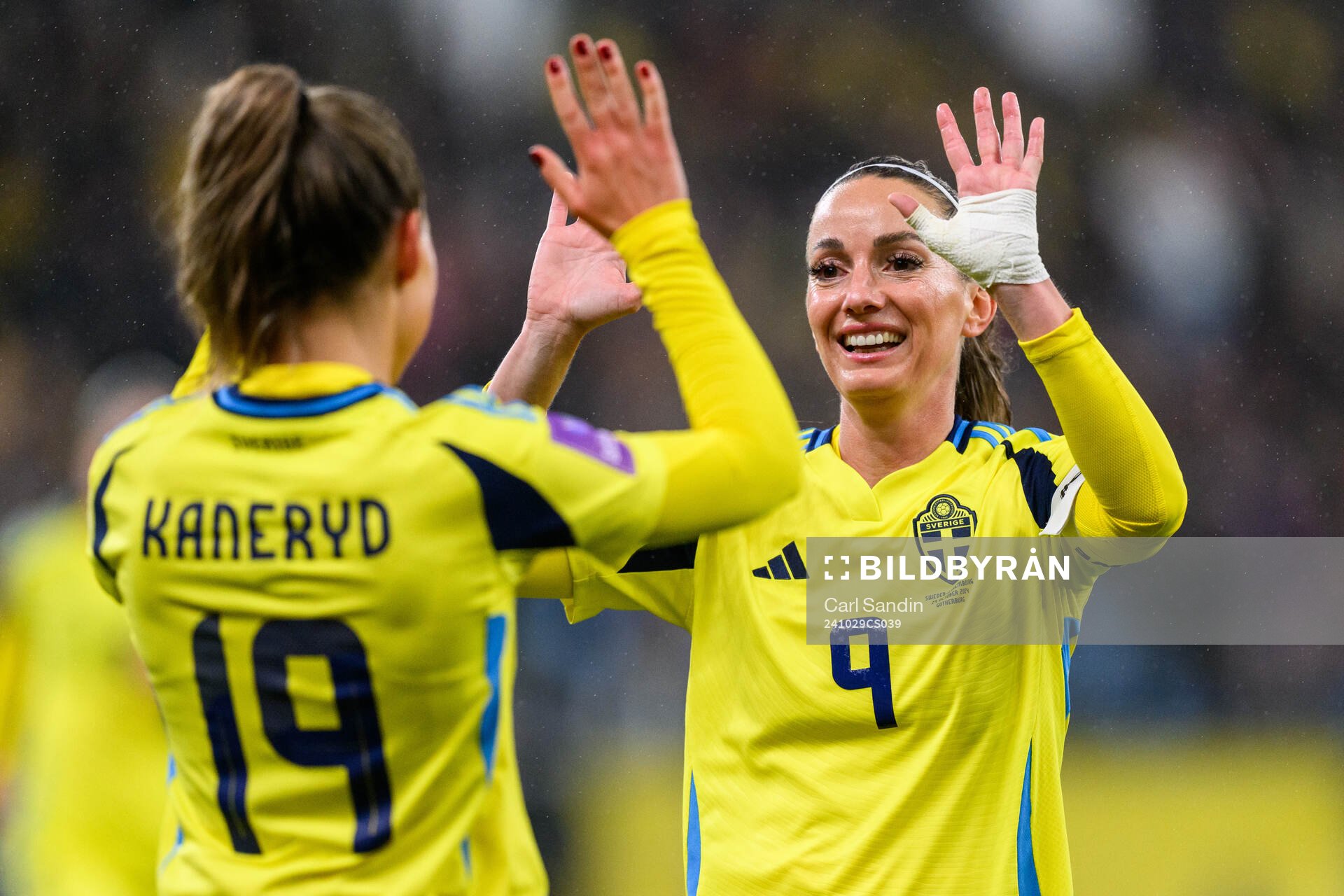 Johanna Rytting Kaneryd and Kosovare Asllani of Sweden