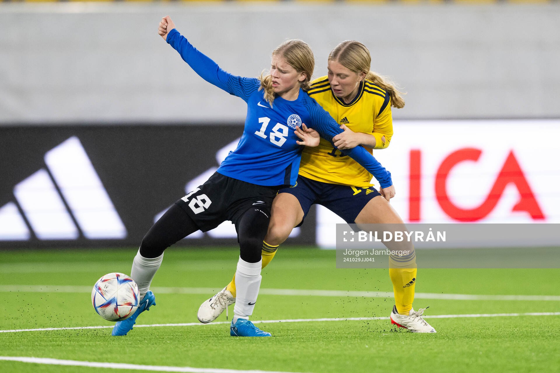 Gerda Liisa Matson of Estonia and Thea Carlsson of Sweden