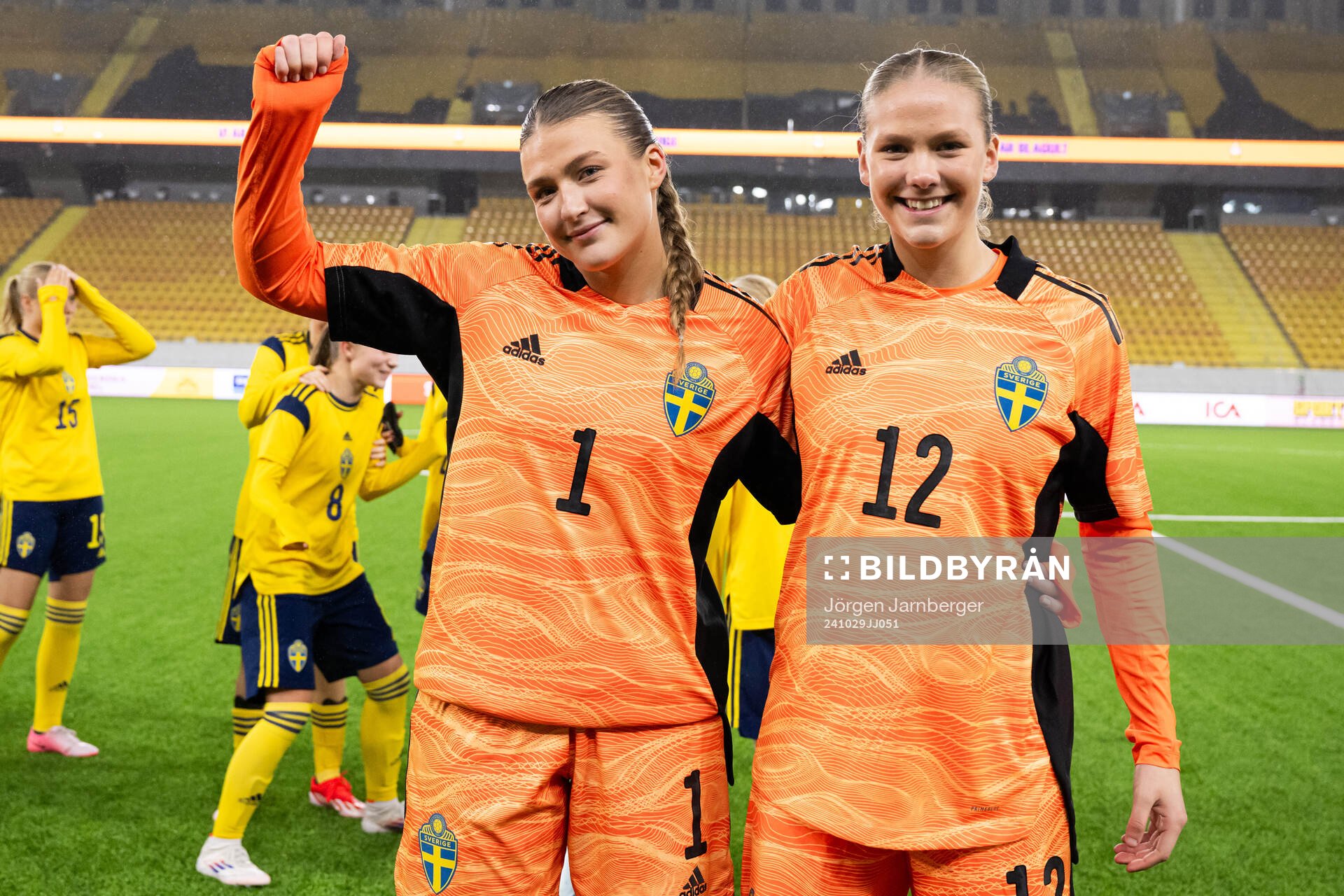 Goalkeeper Fanny Jurander and goalkeeper Hanna Karlsson of