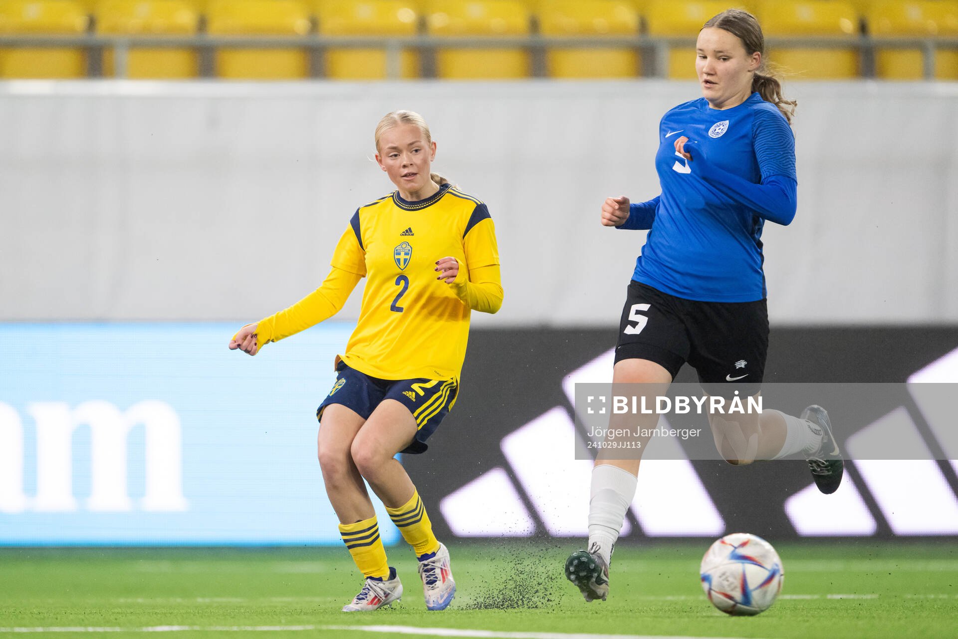 Sally Nylén of Sweden and Jelizaveta Juzaninova of Estonia