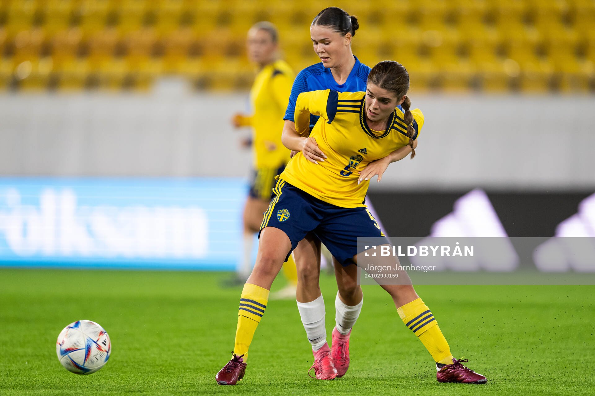 Reti Marleen Ränk of Estonia and Lilly Hamstein of Sweden