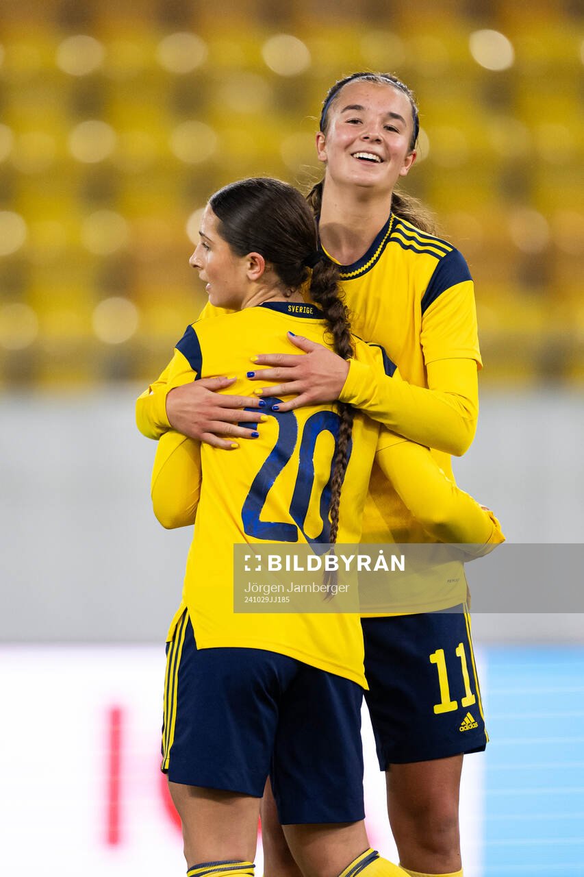 Filippa Sjöström and Thelma Person Welin of Sweden